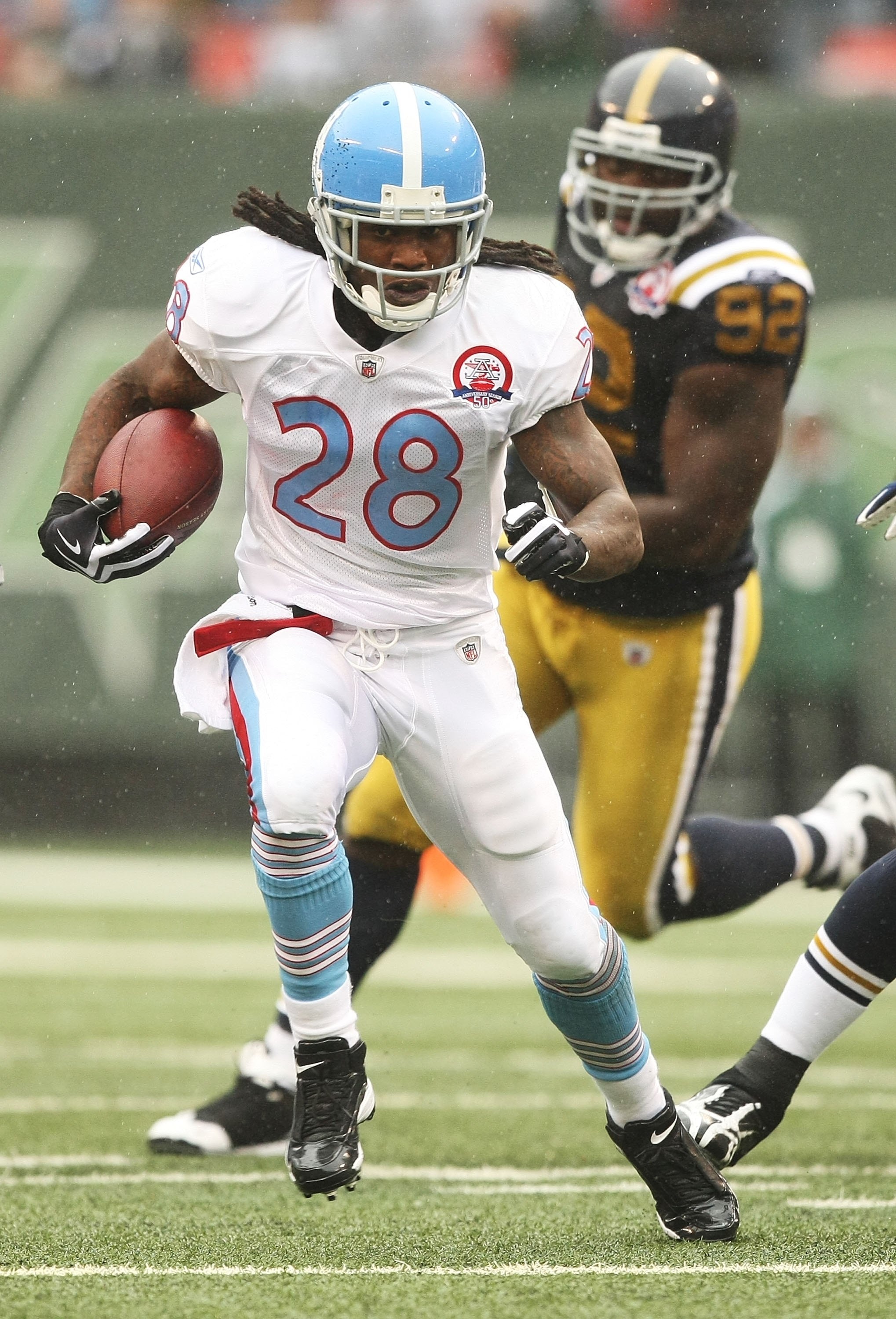 EAST RUTHERFORD, NJ - SEPTEMBER 27:  Chris Johnson #28 of The Tennessee Titans in action against The New York Jetsduring their game on September 27, 2009 at Giants Stadium in East Rutherford, New Jersey.  (Photo by Al Bello/Getty Images)