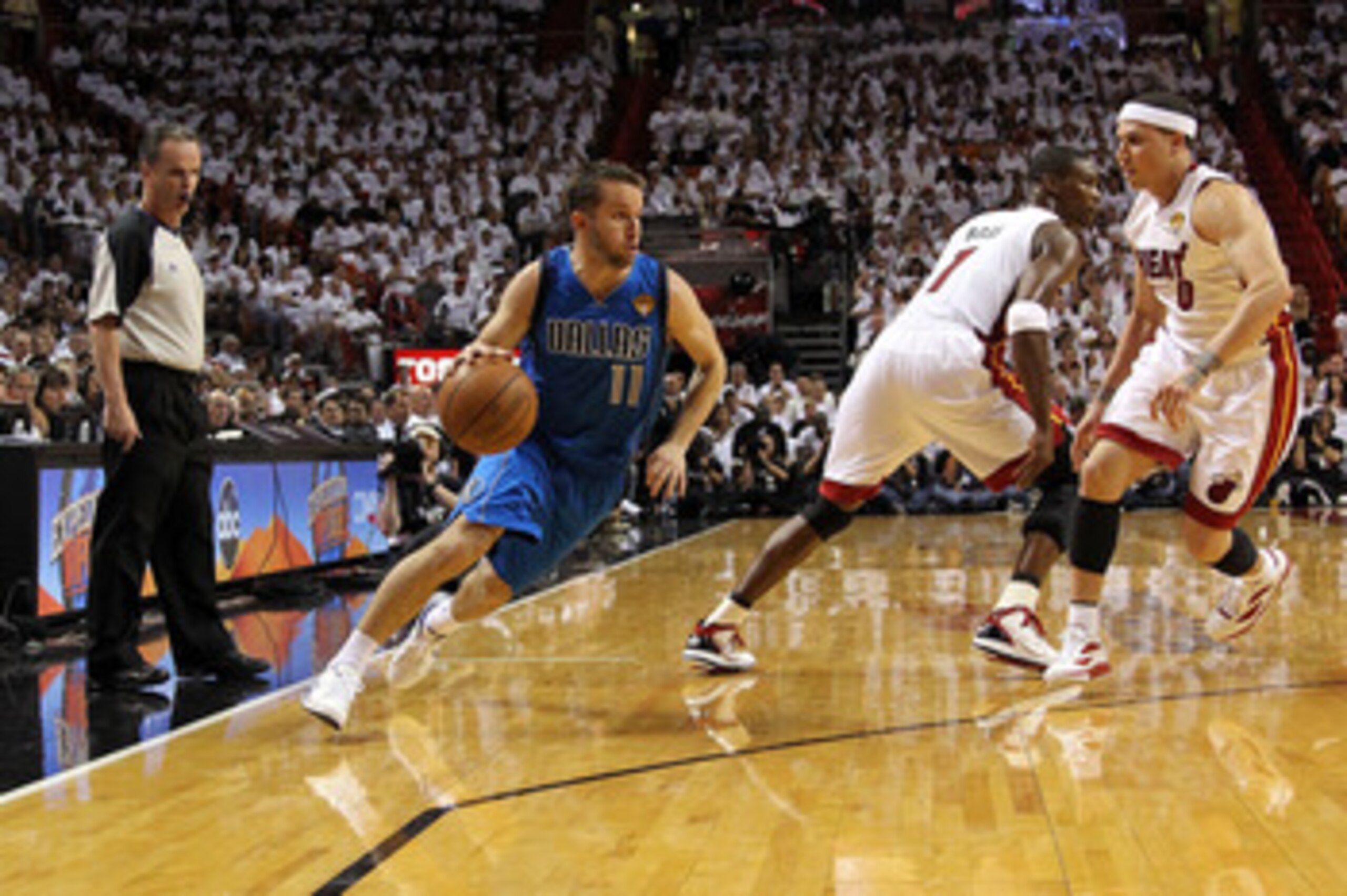 MIAMI, FL - MAY 31: Jose Juan Barea #11 of the Dallas Mavericks drives against Chris Bosh #1 and Mike Bibby #0 of the Miami Heat in Game One of the 2011 NBA Finals at American Airlines Arena on May 31, 2011 in Miami, Florida. NOTE TO USER: User expressly MIAMI, FL - MAY 31: Jose Juan Barea #11 of the Dallas Mavericks drives against Chris Bosh #1 and Mike Bibby #0 of the Miami Heat in Game One of the 2011 NBA Finals at American Airlines Arena on May 31, 2011 in Miami, Florida. NOTE TO USER: User expressly