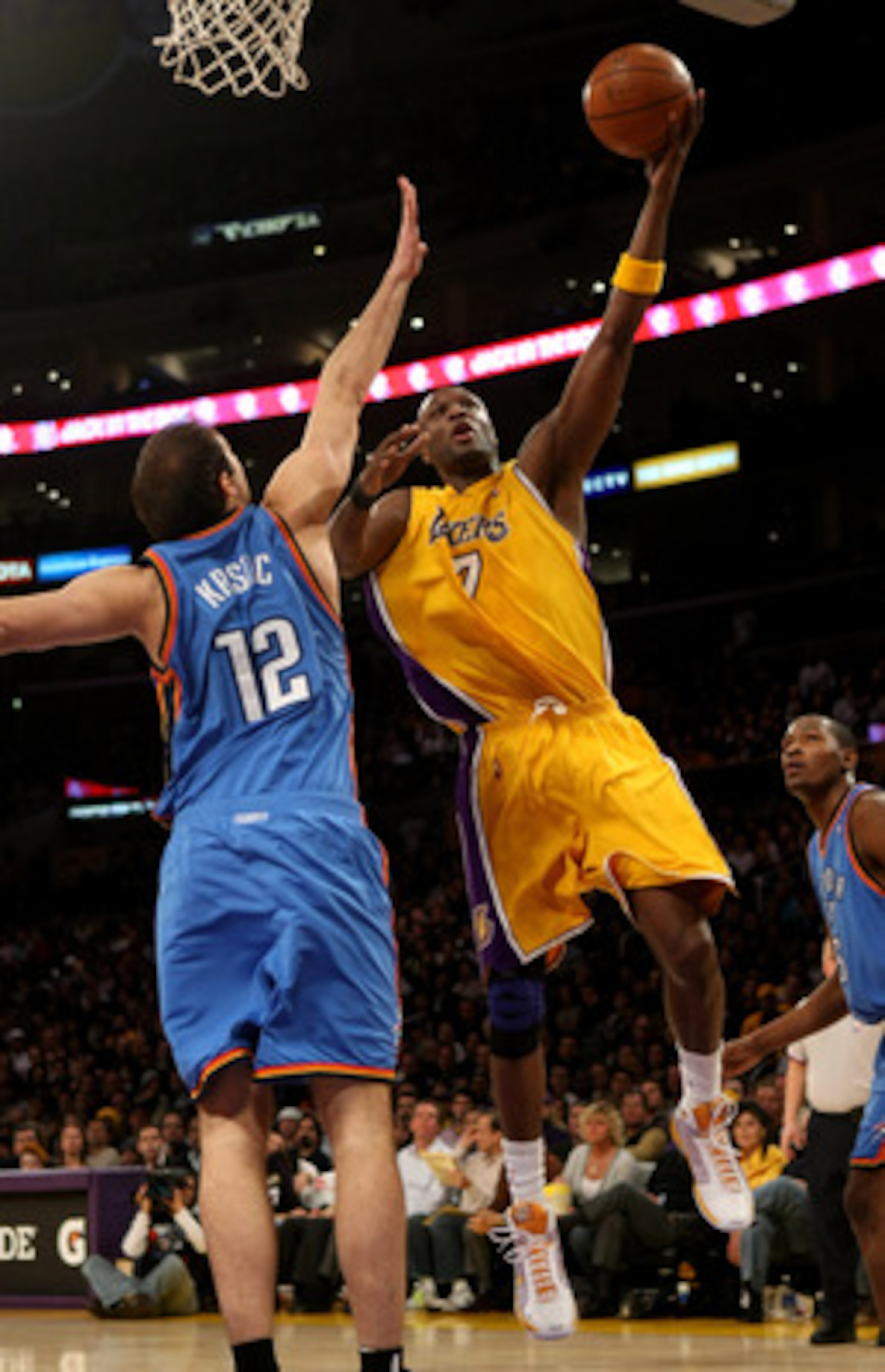 LOS ANGELES, CA - FEBRUARY 10:  Lamar Odom #7 of the Los Angeles Lakers shoots over Nenad Kristic #12 of the Oklahoma City Thunder on February 10, 2009 at Staples Center in Los Angeles, California.   NOTE TO USER: User expressly acknowledges and agrees th