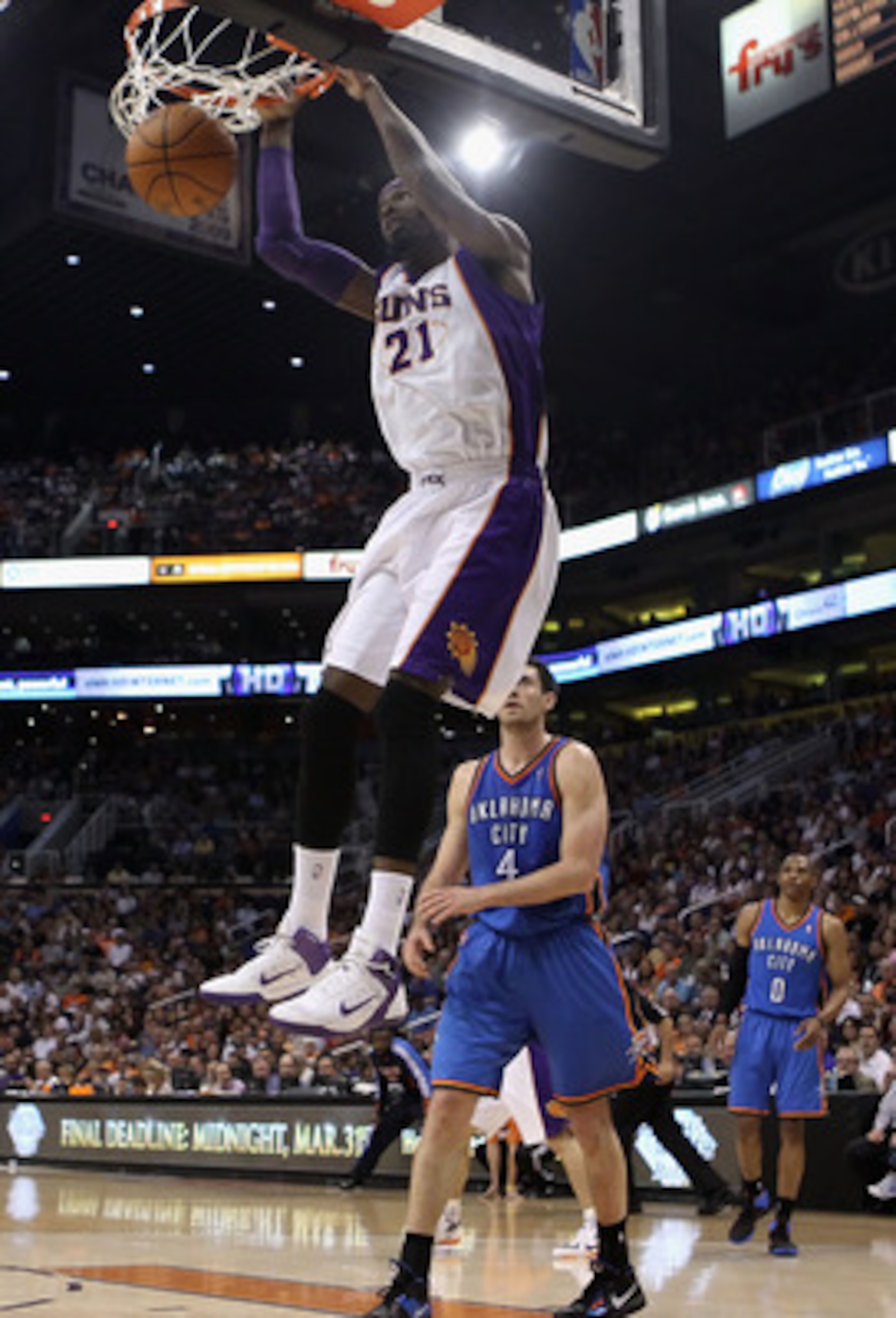 PHOENIX, AZ - MARCH 30:  Hakim Warrick #21 of the Phoenix Suns slam dunks the ball against the Oklahoma City Thunder during the NBA game at US Airways Center on March 30, 2011 in Phoenix, Arizona.  The Thunder defeated the Suns 116-98.  NOTE TO USER: User