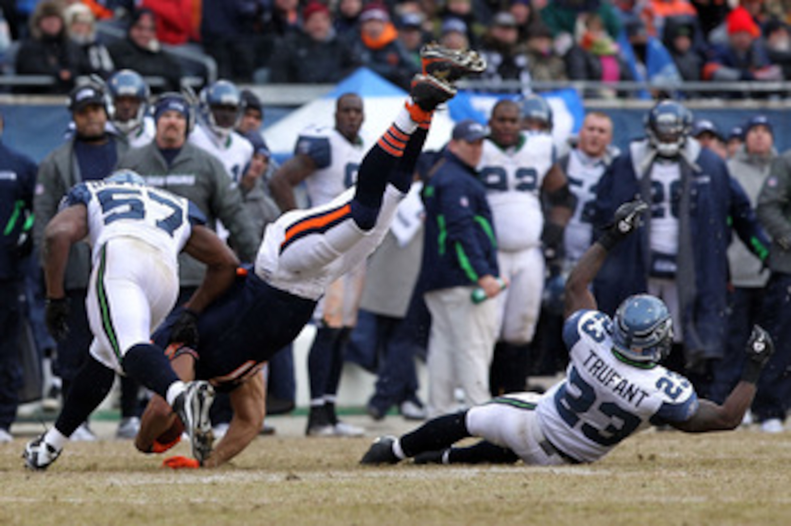 CHICAGO, IL - JANUARY 16: Kellen Davis #87 of the Chicago Bears flips over after making a catch against David Hawthorne #57 of the Seattle Seahawks in the third quarter of the 2011 NFC divisional playoff game at Soldier Field on January 16, 2011 in Chica CHICAGO, IL - JANUARY 16: Kellen Davis #87 of the Chicago Bears flips over after making a catch against David Hawthorne #57 of the Seattle Seahawks in the third quarter of the 2011 NFC divisional playoff game at Soldier Field on January 16, 2011 in Chica