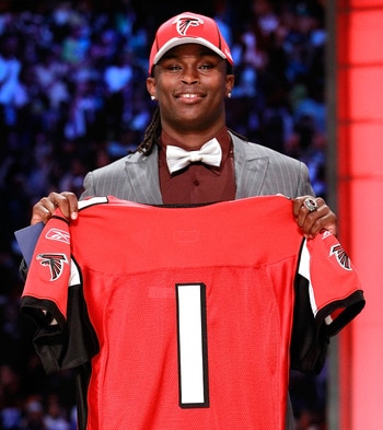 NEW YORK, NY - APRIL 28: Julio Jones, #6 overall pick by the Atlanta Falcons, holds up a jersey on stage during the 2011 NFL Draft at Radio City Music Hall on April 28, 2011 in New York City. (Photo by Chris Trotman/Getty Images) NEW YORK, NY - APRIL 28: Julio Jones, #6 overall pick by the Atlanta Falcons, holds up a jersey on stage during the 2011 NFL Draft at Radio City Music Hall on April 28, 2011 in New York City. (Photo by Chris Trotman/Getty Images)