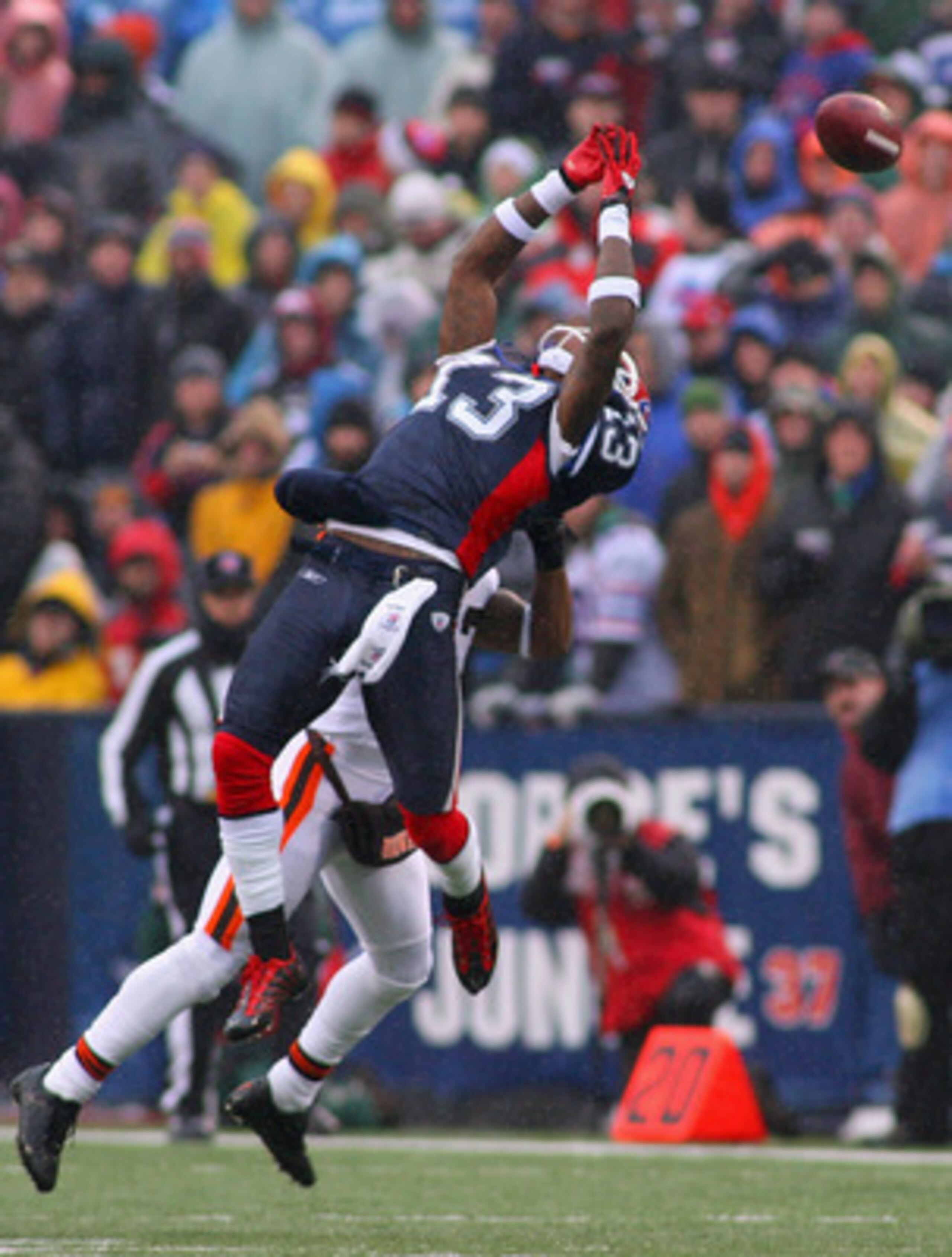 ORCHARD PARK, NY - DECEMBER 12: Steve Johnson #13 of the Buffalo Bills jumps but can't make a catch against the Cleveland Browns at Ralph Wilson Stadium on December 12, 2010 in Orchard Park, New York.  (Photo by Rick Stewart/Getty Images)