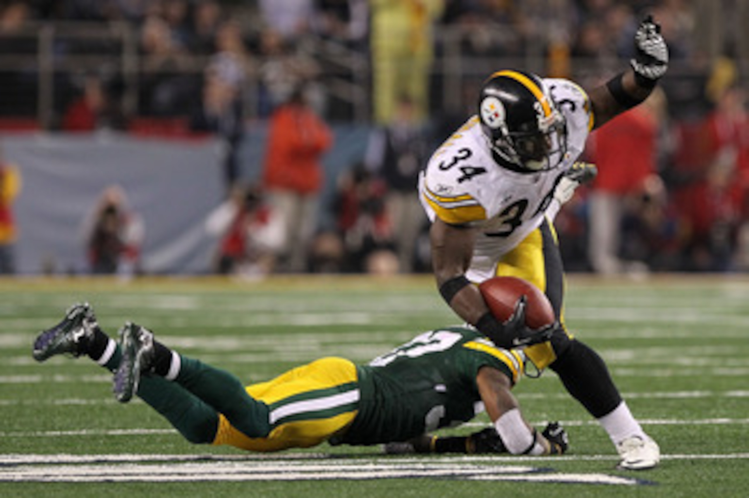 ARLINGTON, TX - FEBRUARY 06:  Rashard Mendenhall #34 of the Pittsburgh Steelers tries to avoid the tackle of Sam Shields #37 of the Green Bay Packers during Super Bowl XLV at Cowboys Stadium on February 6, 2011 in Arlington, Texas.  (Photo by Doug Pensing