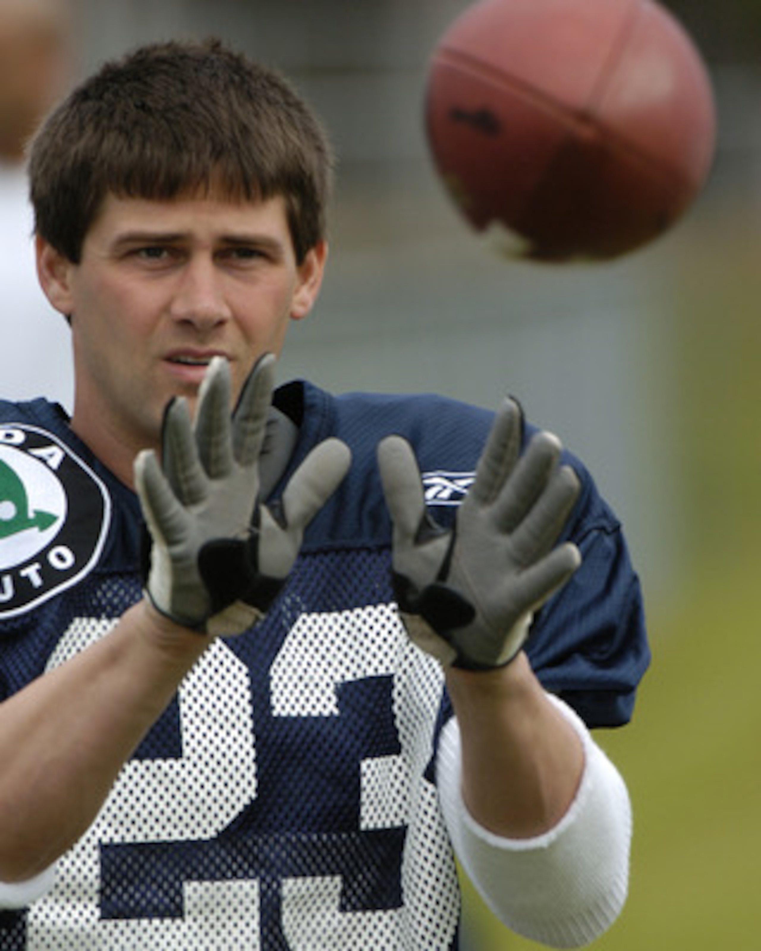 Hamburg Sea Devils safety Eric Crouch grabs a pass before an NFL Europe scrimmage with the Cologne Centurions in St. Petersburg, Florida March 8, 2005. (Photo by Al Messerschmidt/Getty Images) Hamburg Sea Devils safety Eric Crouch grabs a pass before an NFL Europe scrimmage with the Cologne Centurions in St. Petersburg, Florida March 8, 2005. (Photo by Al Messerschmidt/Getty Images)