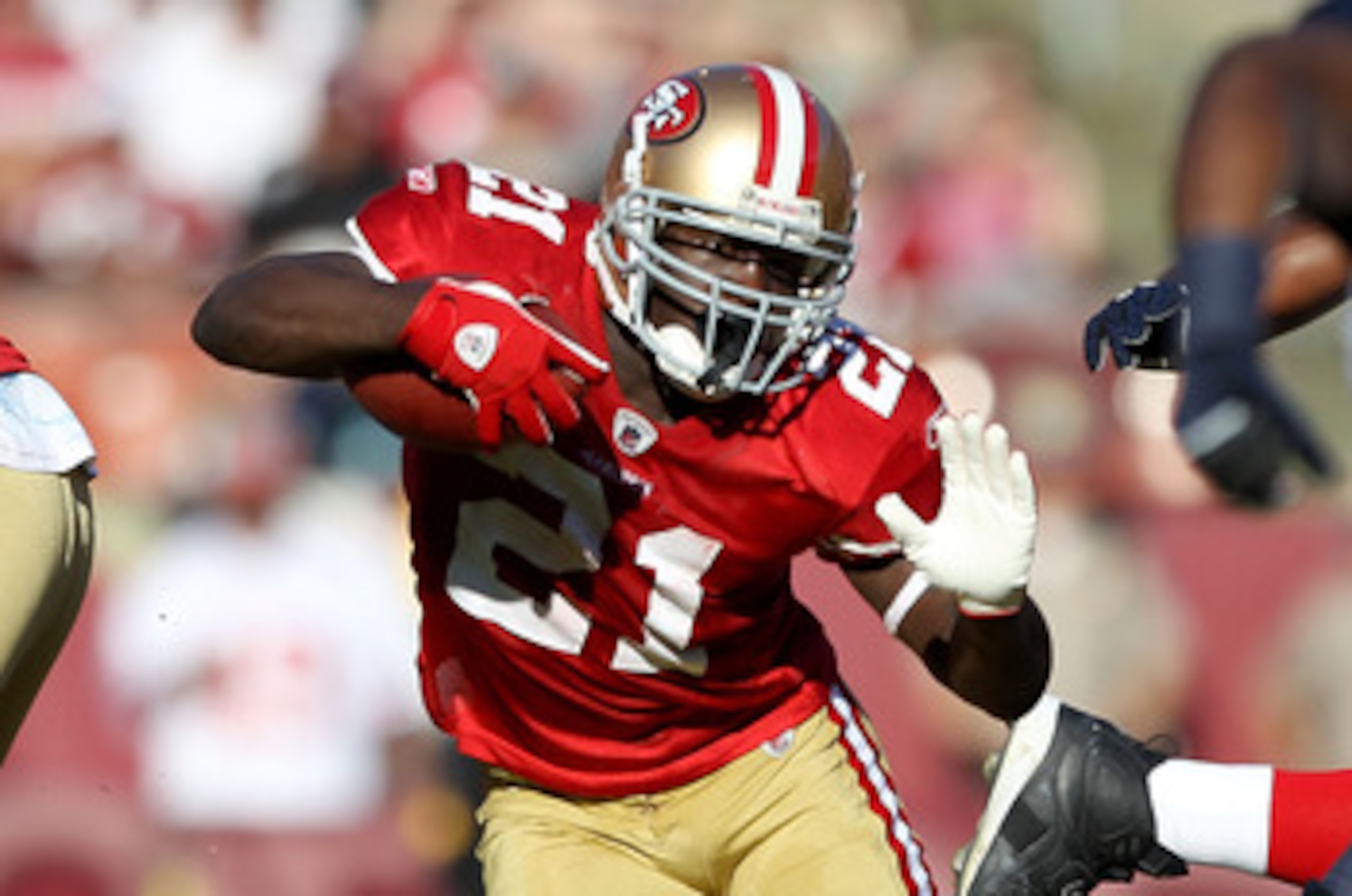SAN FRANCISCO - NOVEMBER 14: Frank Gore #21 of the San Francisco 49ers runs with the ball during their game against the St. Louis Rams at Candlestick Park on November 14, 2010 in San Francisco, California. (Photo by Ezra Shaw/Getty Images) SAN FRANCISCO - NOVEMBER 14: Frank Gore #21 of the San Francisco 49ers runs with the ball during their game against the St. Louis Rams at Candlestick Park on November 14, 2010 in San Francisco, California. (Photo by Ezra Shaw/Getty Images)