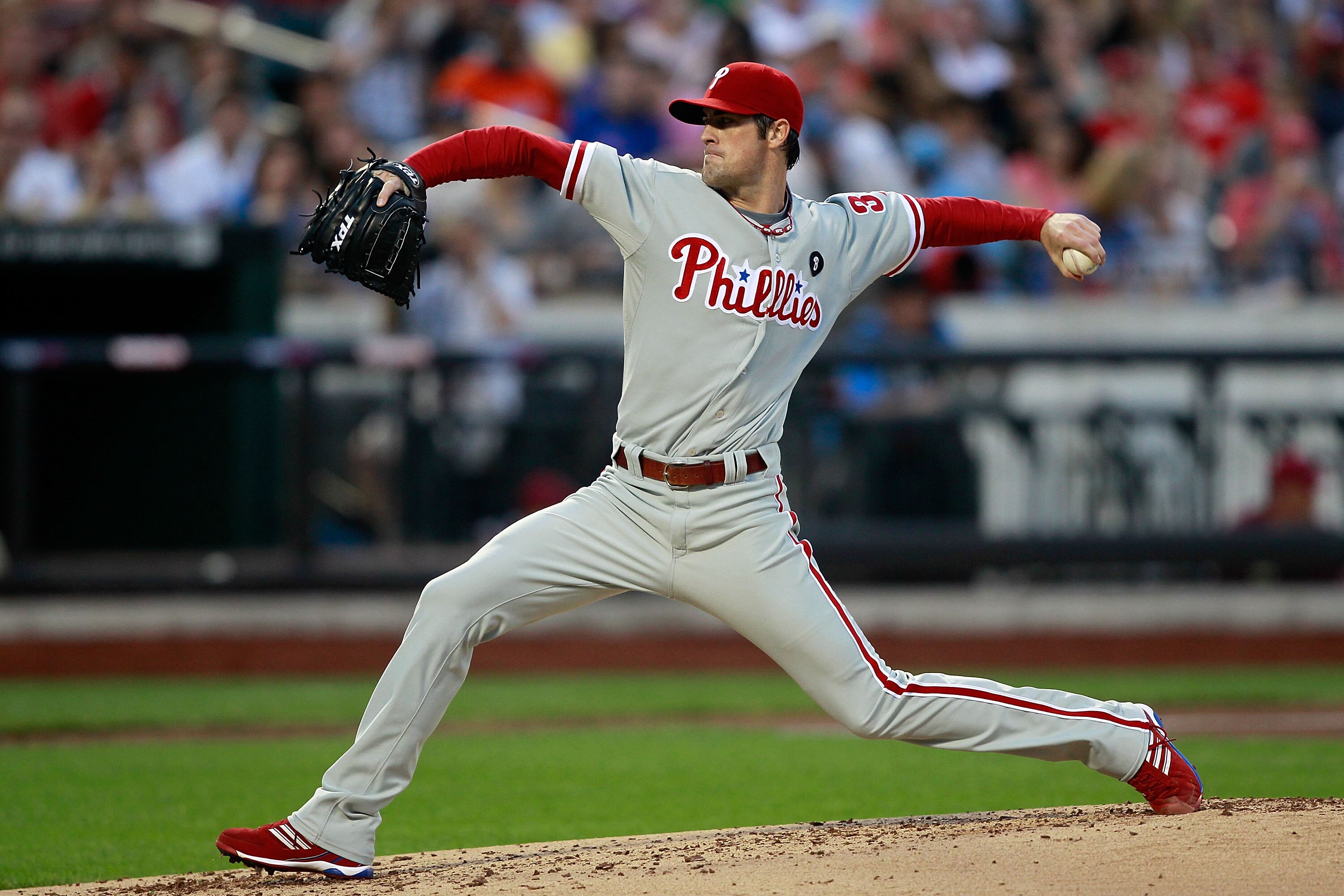 NEW YORK, NY - MAY 28: Cole Hamels #35 of the Philadelphia Phillies pitches against the New York Mets at Citi Field on May 28, 2011 in the Flushing neighborhood of the Queens borough of New York City. (Photo by Chris Trotman/Getty Images)