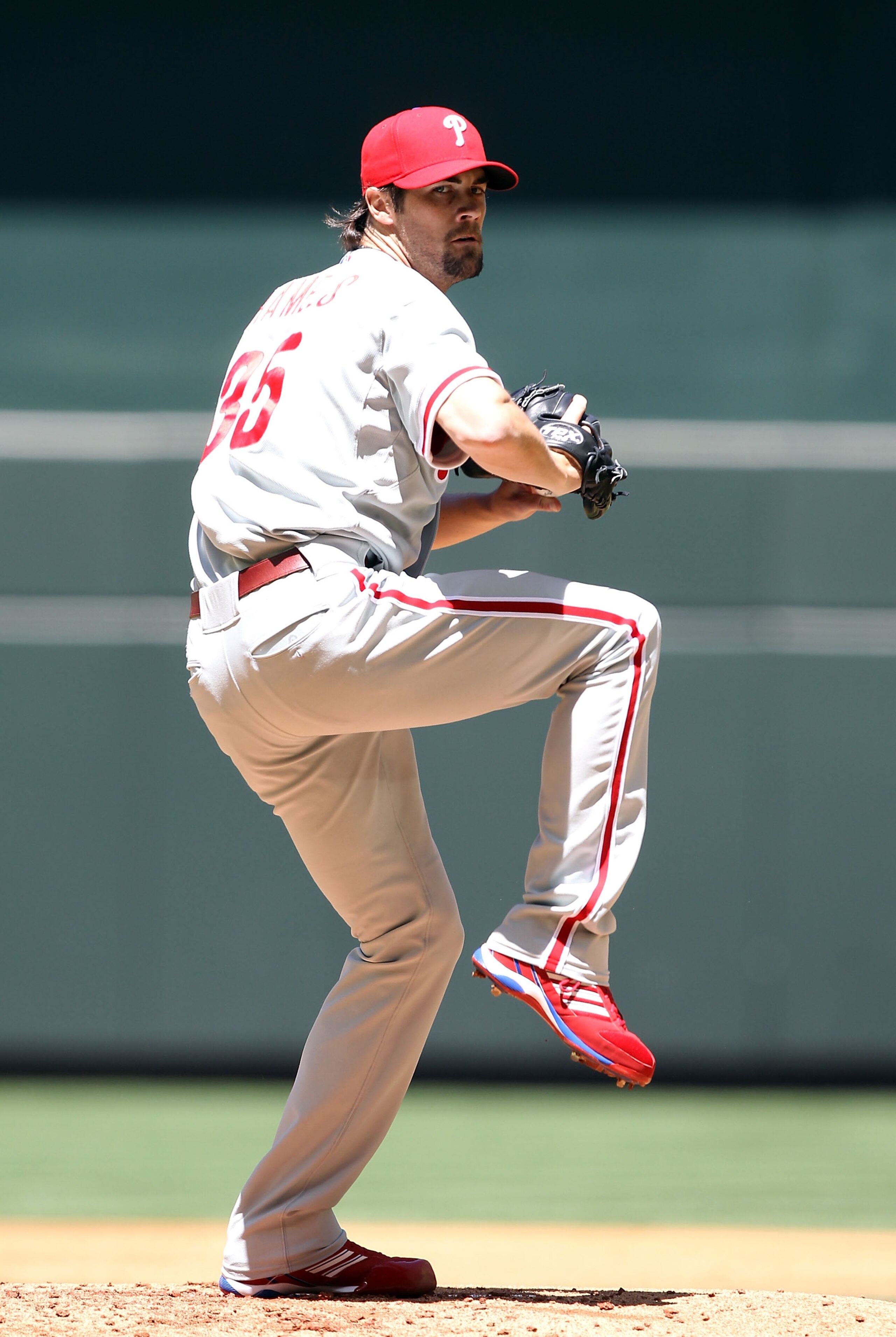 PHOENIX, AZ - APRIL 27:  Starting pitcher Cole Hamels #35 of the Philadelphia Phillies pitches against the Arizona Diamondbacks during the Major League Baseball game at Chase Field on April 27, 2011 in Phoenix, Arizona.  The Phillies defeated the Diamondb
