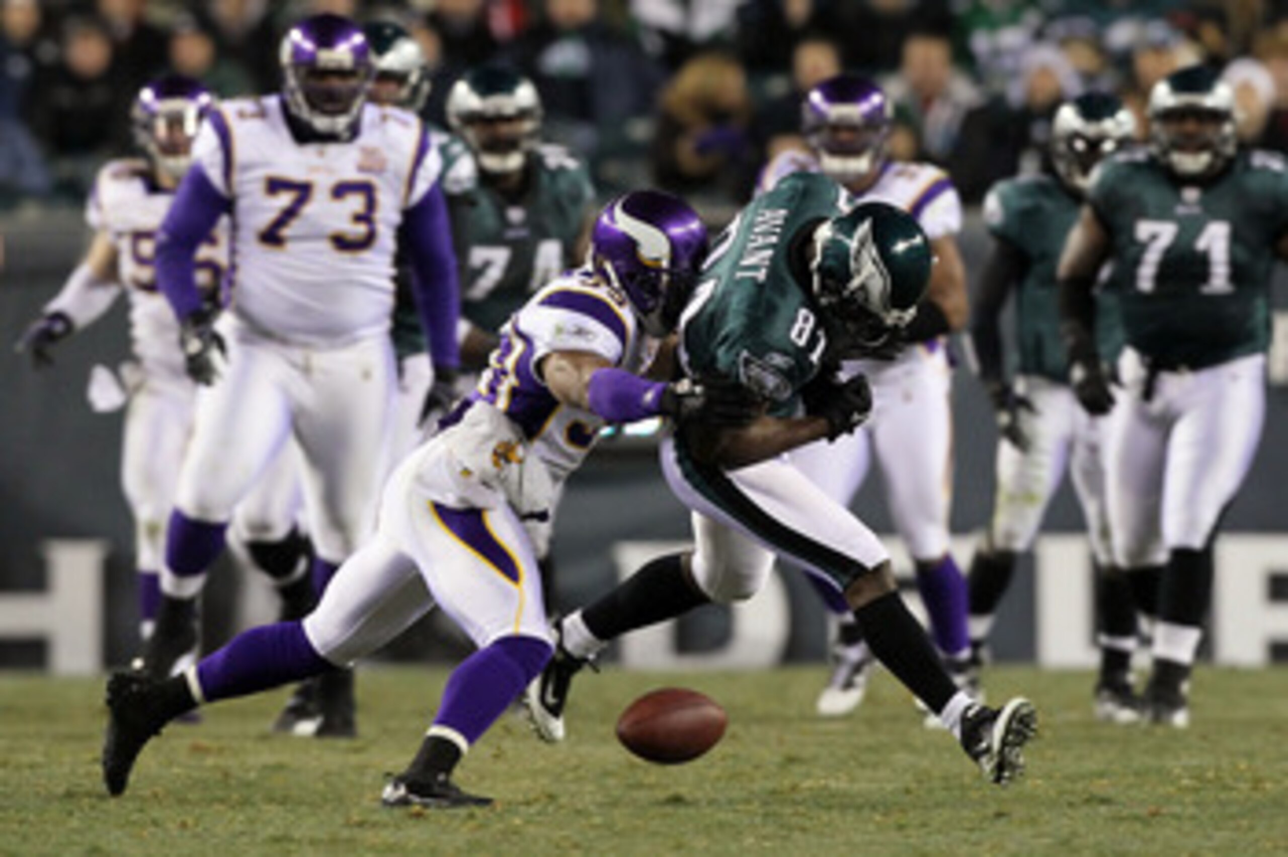 PHILADELPHIA, PA - DECEMBER 28: Jason Avant #81 of the Philadelphia Eagles drops a pass against the Minnesota Vikings at Lincoln Financial Field on December 28, 2010 in Philadelphia, Pennsylvania. (Photo by Jim McIsaac/Getty Images) PHILADELPHIA, PA - DECEMBER 28: Jason Avant #81 of the Philadelphia Eagles drops a pass against the Minnesota Vikings at Lincoln Financial Field on December 28, 2010 in Philadelphia, Pennsylvania. (Photo by Jim McIsaac/Getty Images)