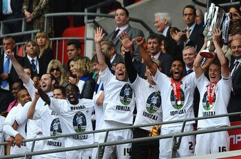 LONDON, ENGLAND - MAY 30:  Garry Monk of Swansea lifts the trophy as they celebrate promotion to the Premier League during the npower Championship Playoff Final between Reading and Swansea City at Wembley Stadium on May 30, 2011 in London, England.  (Phot