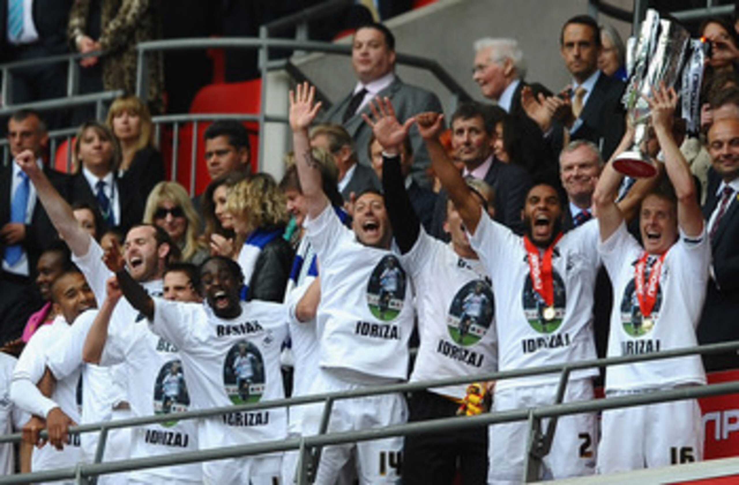 LONDON, ENGLAND - MAY 30:  Garry Monk of Swansea lifts the trophy as they celebrate promotion to the Premier League during the npower Championship Playoff Final between Reading and Swansea City at Wembley Stadium on May 30, 2011 in London, England.  (Phot