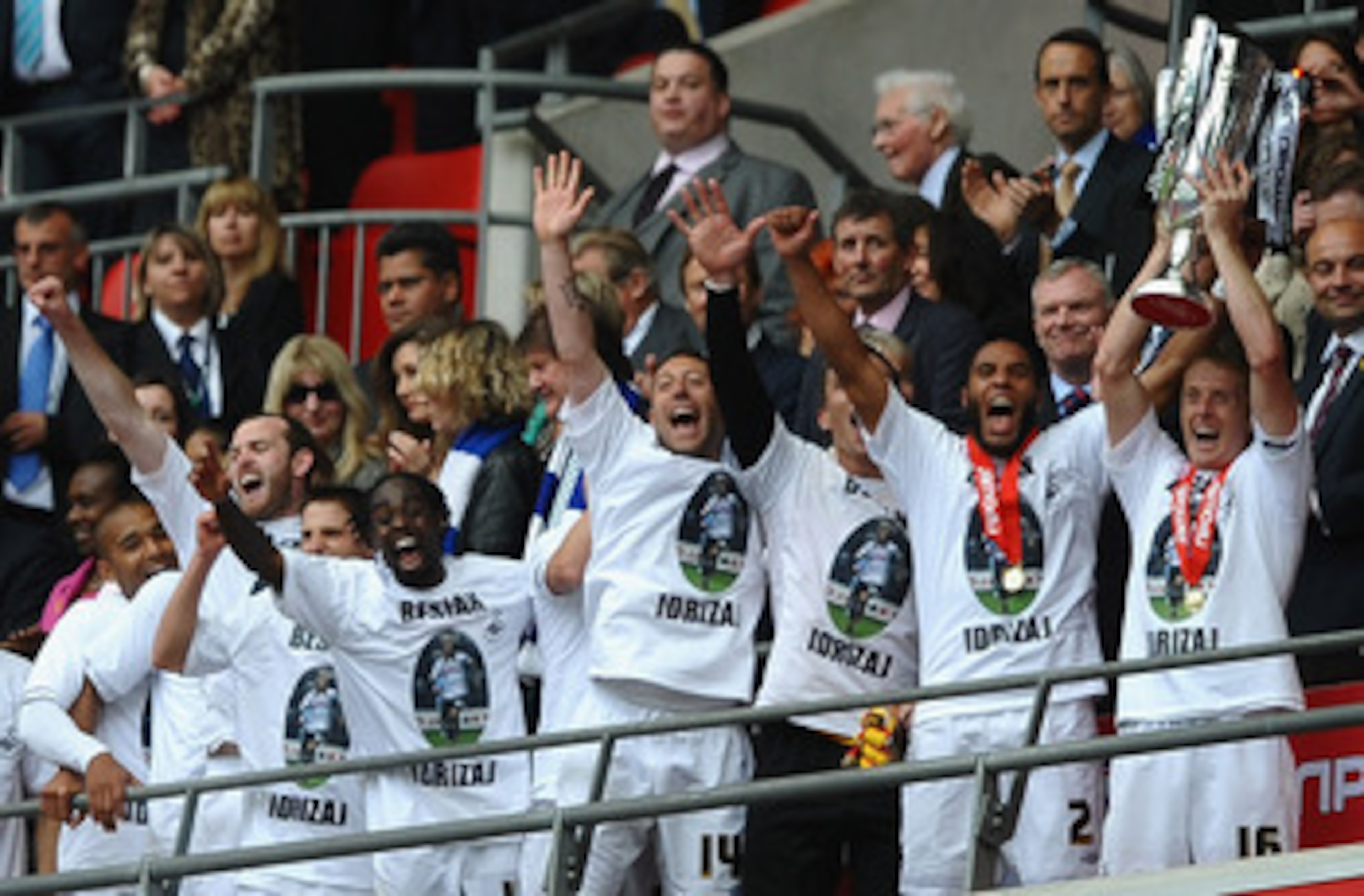 LONDON, ENGLAND - MAY 30:  Garry Monk of Swansea lifts the trophy as they celebrate promotion to the Premier League during the npower Championship Playoff Final between Reading and Swansea City at Wembley Stadium on May 30, 2011 in London, England.  (Phot