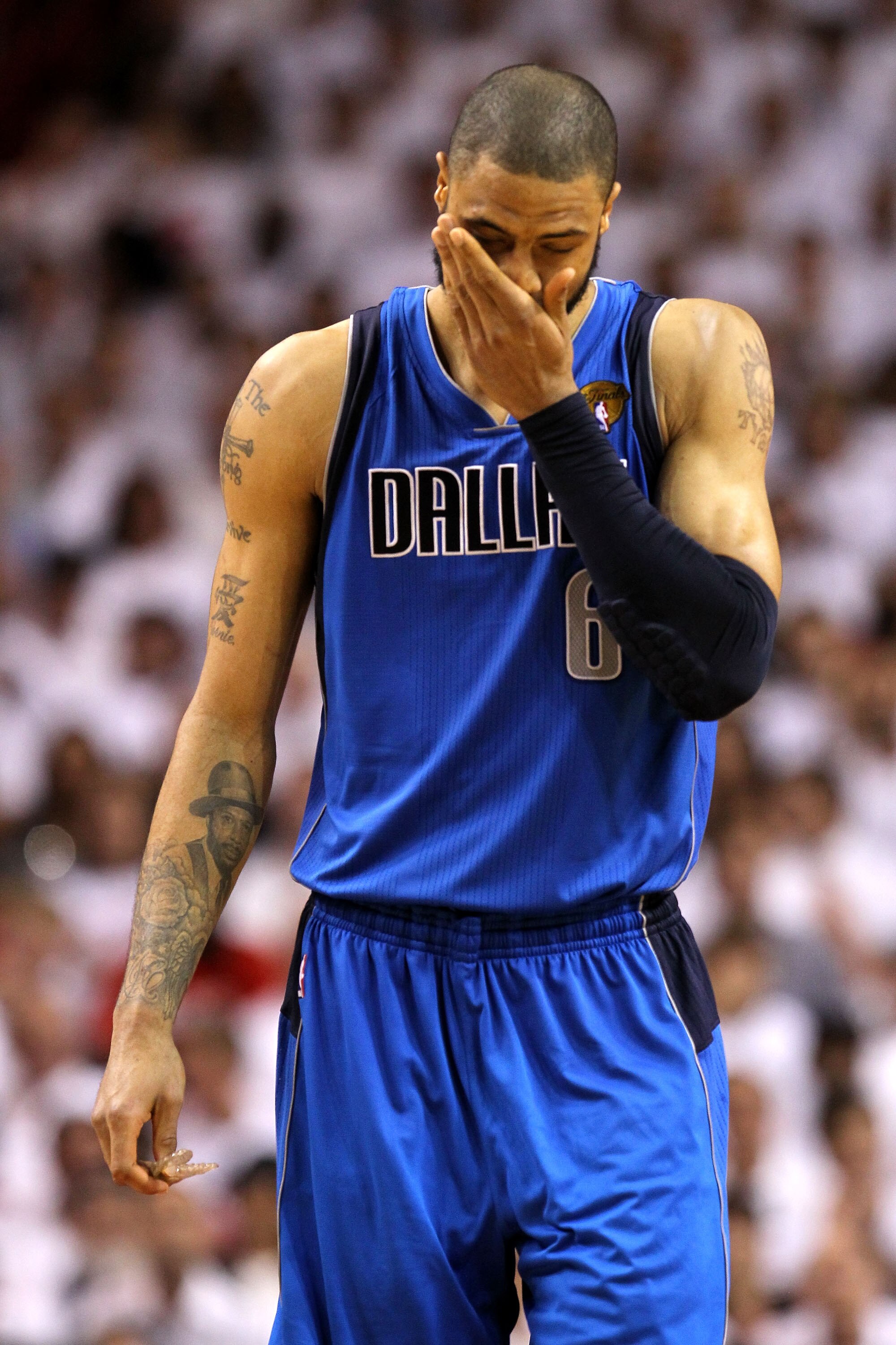 MIAMI, FL - MAY 31: Tyson Chandler #6 of the Dallas Mavericks reacts in the fouth quarter while taking on the Miami Heat in Game One of the 2011 NBA Finals at American Airlines Arena on May 31, 2011 in Miami, Florida. NOTE TO USER: User expressly acknowle