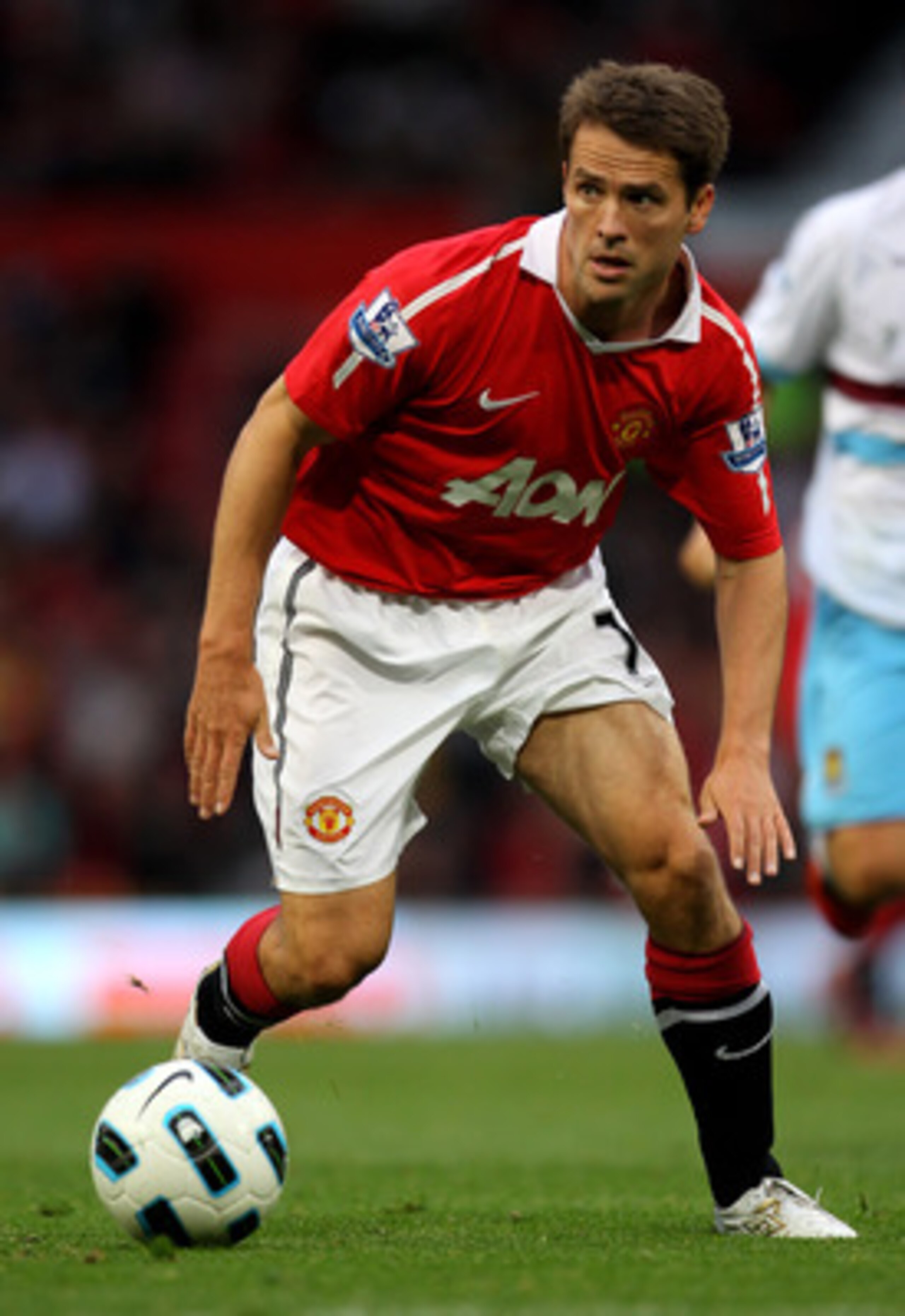 MANCHESTER, ENGLAND - AUGUST 28:  Michael Owen of Manchester United in action during the Barclays Premier League match between Manchester United and West Ham United at Old Trafford on August 28, 2010 in Manchester, England. (Photo by Alex Livesey/Getty Im