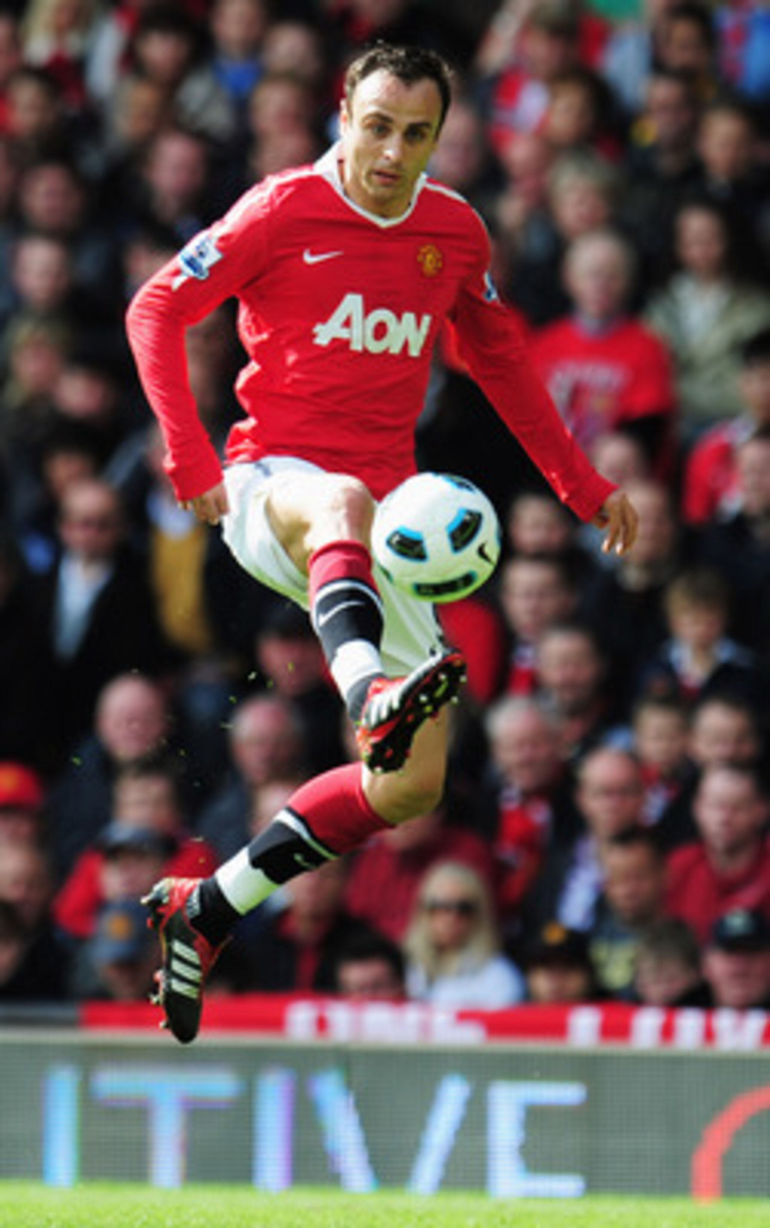 MANCHESTER, ENGLAND - MAY 22:  Dimitar Berbatov of Manchester United in action during the Barclays Premier League match between Manchester United and Blackpool at Old Trafford on May 22, 2011 in Manchester, England.  (Photo by Shaun Botterill/Getty Images