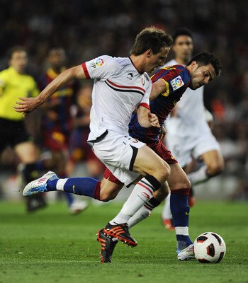 BARCELONA, SPAIN - APRIL 23:  David Villa of FC Barcelona fights for the ball against Nacho Monreal of CA Osasuna during the La Liga match between Barcelona and CA Osasuna at Camp Nou Stadium on April 23, 2011 in Barcelona, Spain.  (Photo by David Ramos/G