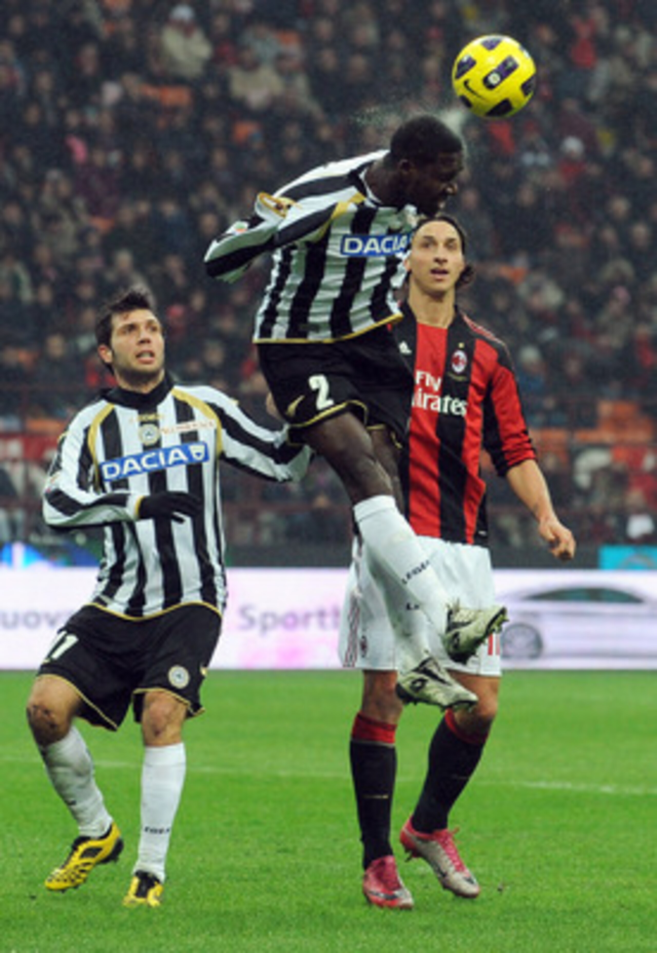MILAN, ITALY - JANUARY 09: Cristian Eduardo Zapata (C) of Udinese Calcio shoots the ball during the Serie A match between AC Milan and Udinese Calcio at Stadio Giuseppe Meazza on January 9, 2011 in Milan, Italy. (Photo by Valerio Pennicino/Getty Images) MILAN, ITALY - JANUARY 09: Cristian Eduardo Zapata (C) of Udinese Calcio shoots the ball during the Serie A match between AC Milan and Udinese Calcio at Stadio Giuseppe Meazza on January 9, 2011 in Milan, Italy. (Photo by Valerio Pennicino/Getty Images)