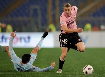 ROME, ITALY - MARCH 06: Federico Balzaretti (R) of Palermo holds off the challenge from Lionel Sebastian Scaloni of Lazio during the Serie A match between SS Lazio and US Citta di Palermo at Stadio Olimpico on March 6, 2011 in Rome, Italy.  (Photo by Tull