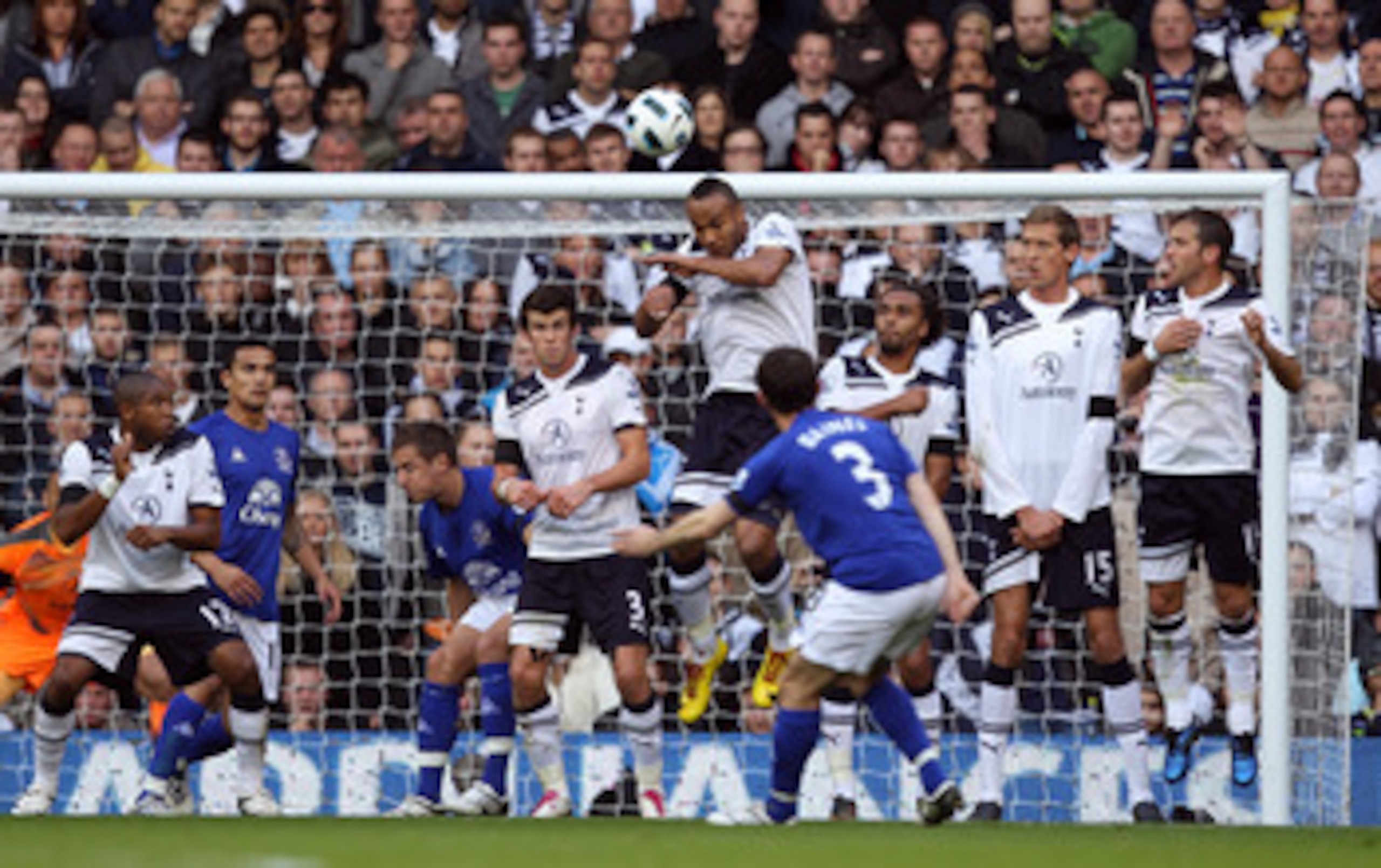 LONDON, ENGLAND - OCTOBER 23: Leighton Baines of Everton scores the first goal from a freekick during the Barclays Premier League match between Tottenham Hotspur and Everton at White Hart Lane on October 23, 2010 in London, England. (Photo by Richard He LONDON, ENGLAND - OCTOBER 23: Leighton Baines of Everton scores the first goal from a freekick during the Barclays Premier League match between Tottenham Hotspur and Everton at White Hart Lane on October 23, 2010 in London, England. (Photo by Richard He