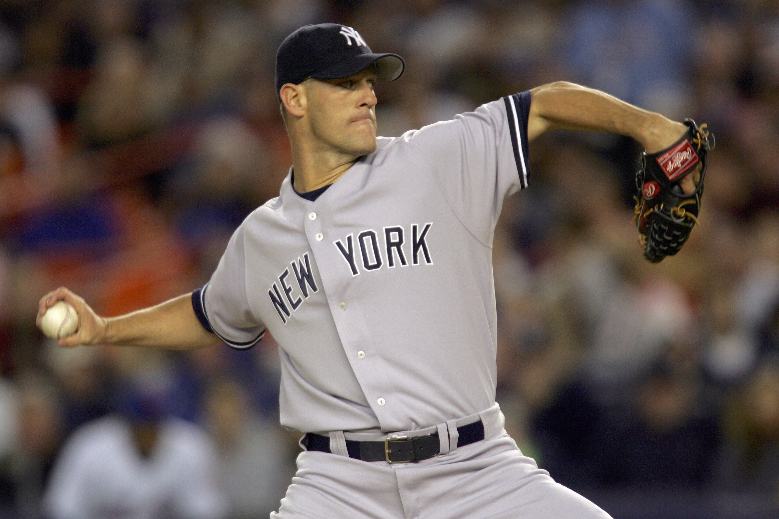 NEW YORK - MAY 21:  Aaron Small #31 of the New York Yankees pitches against the New York Mets on May 21, 2006 at Shea Stadium in the Flushing neighborhood of the Queens borough of New York City.  (Photo by Chris Trotman/Getty Images)