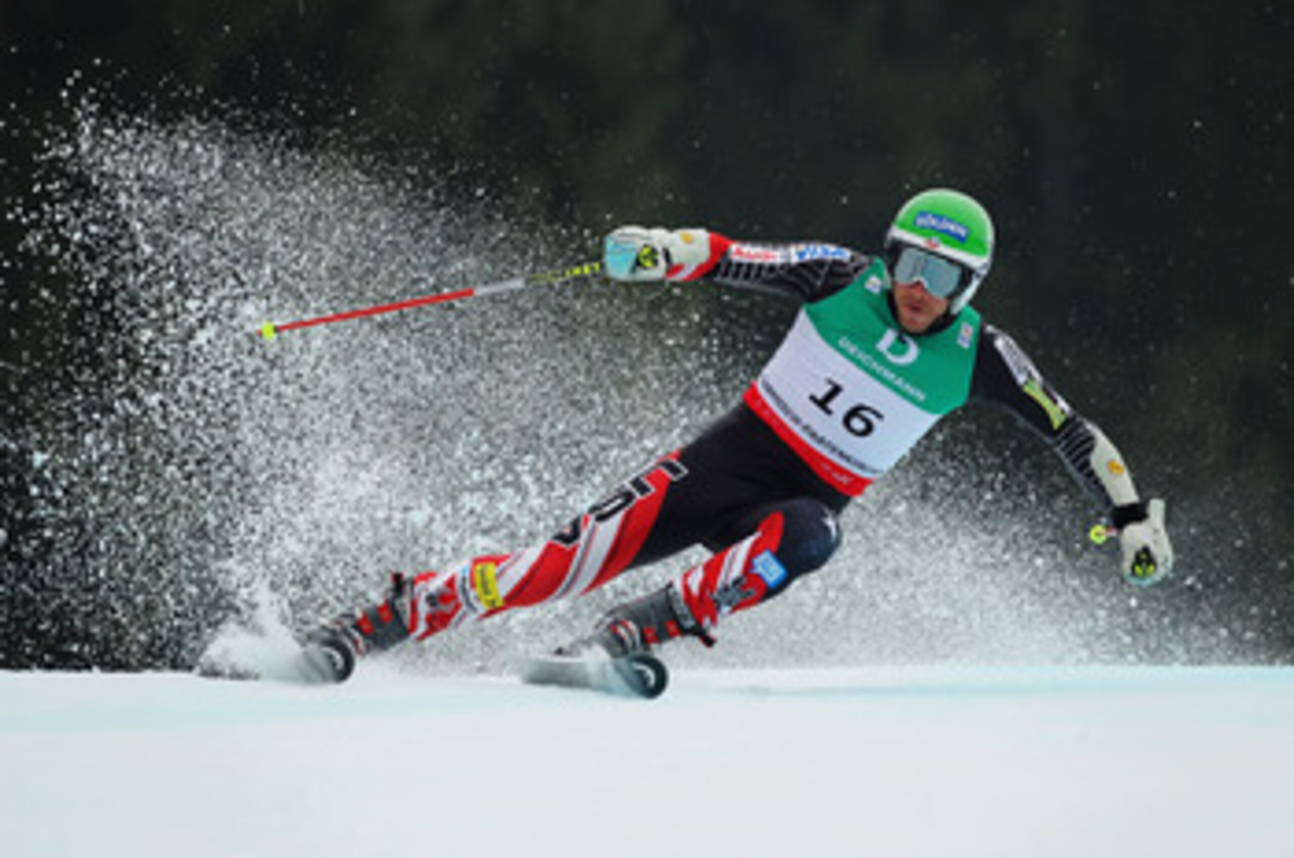 GARMISCH PARTENKIRCHEN, GERMANY - FEBRUARY 18:  Bode Miller of the United States of America skis in the Men's Giant Slalom during the Alpine FIS Ski World Championships on the Kandahar course on February 18, 2011 in Garmisch-Partenkirchen, Germany.  (Phot