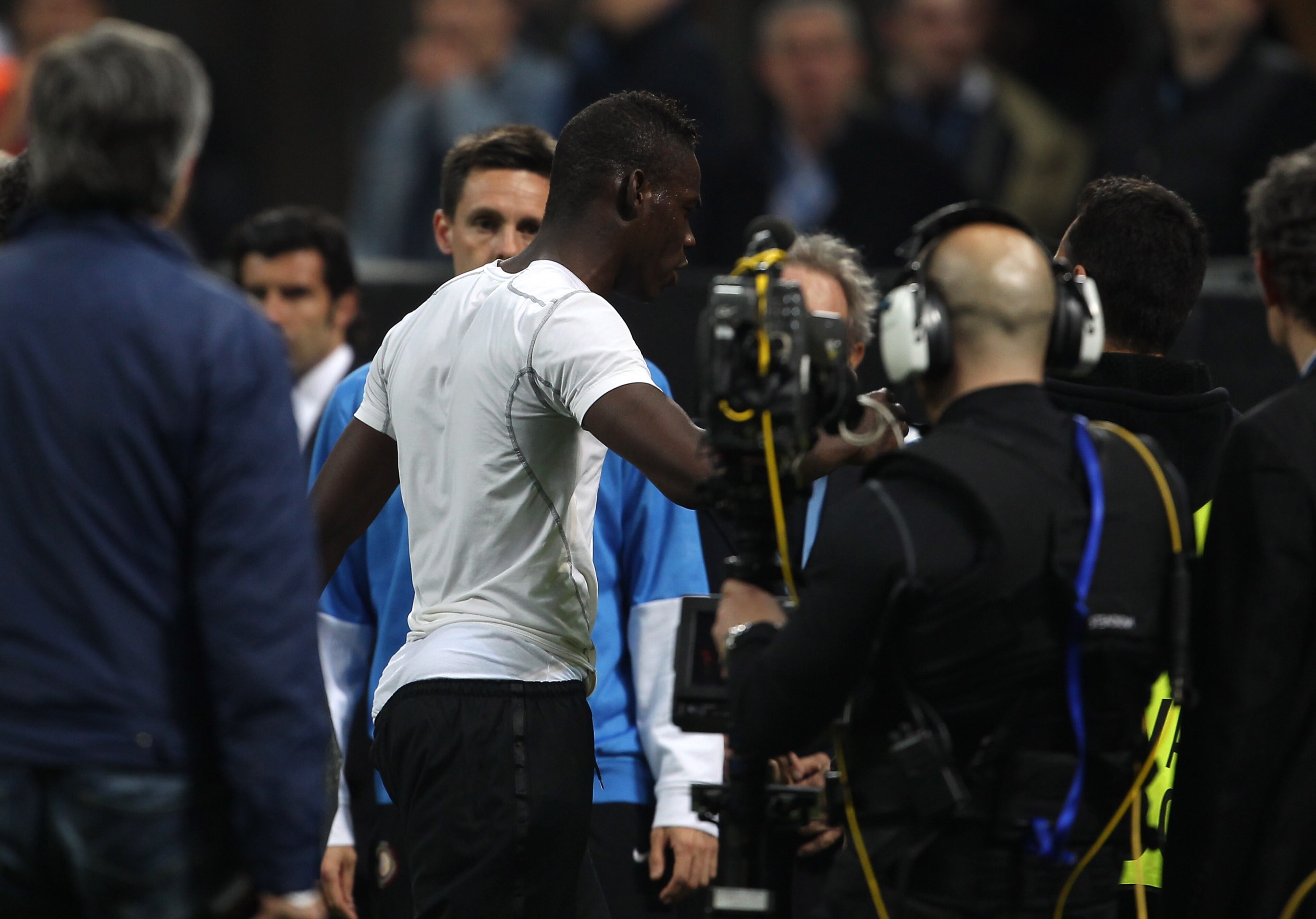 MILAN, ITALY - APRIL 20: Mario Balotelli of Inter walks off the pitch in frustration after the UEFA Champions League Semi Final 1st Leg match between Inter Milan and Barcelona at the San Siro on April 20, 2010 in Milan, Italy. (Photo by Julian Finney/Ge MILAN, ITALY - APRIL 20: Mario Balotelli of Inter walks off the pitch in frustration after the UEFA Champions League Semi Final 1st Leg match between Inter Milan and Barcelona at the San Siro on April 20, 2010 in Milan, Italy. (Photo by Julian Finney/Ge