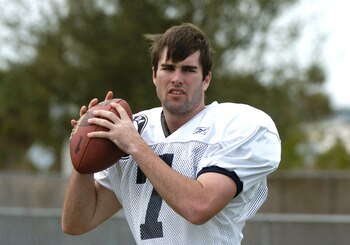 Hamburg Sea Devils  quarterback Ryan Dinwiddie warms up  before  an NFL Europe  scrimmage with the Cologne Centurions  in St. Petersburg, Florida March 8, 2005.  (Photo by Al Messerschmidt/Getty Images)