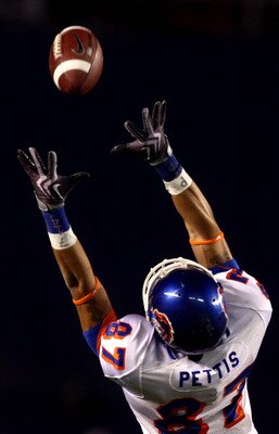 SAN DIEGO, CA - DECEMBER 23:  Wide Receiver Austin Pettis #87 of Boise State Broncos makes a diving catch against Cornerback Rafael Priest #10 of the TCU Horned Frogs during Frogs' 17-16 during Frogs' 17-16 win over the Broncos in the San Diego County Cre
