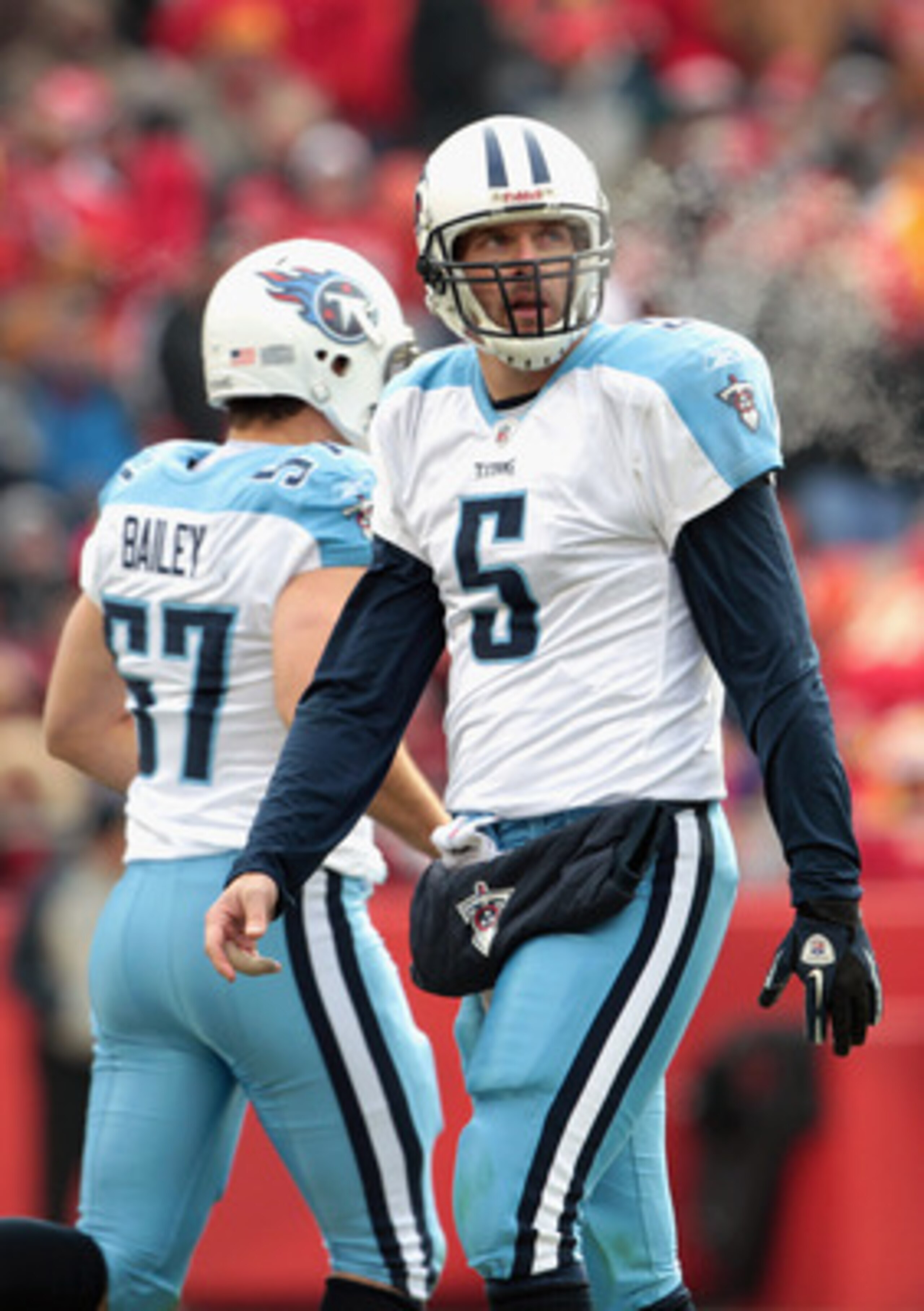 KANSAS CITY, MO - DECEMBER 26:  Quarterback Kerry Collins #5 of the Tennessee Titans in action during the game against the Kansas City Chiefs on December 26, 2010 at Arrowhead Stadium in Kansas City, Missouri.  (Photo by Jamie Squire/Getty Images)