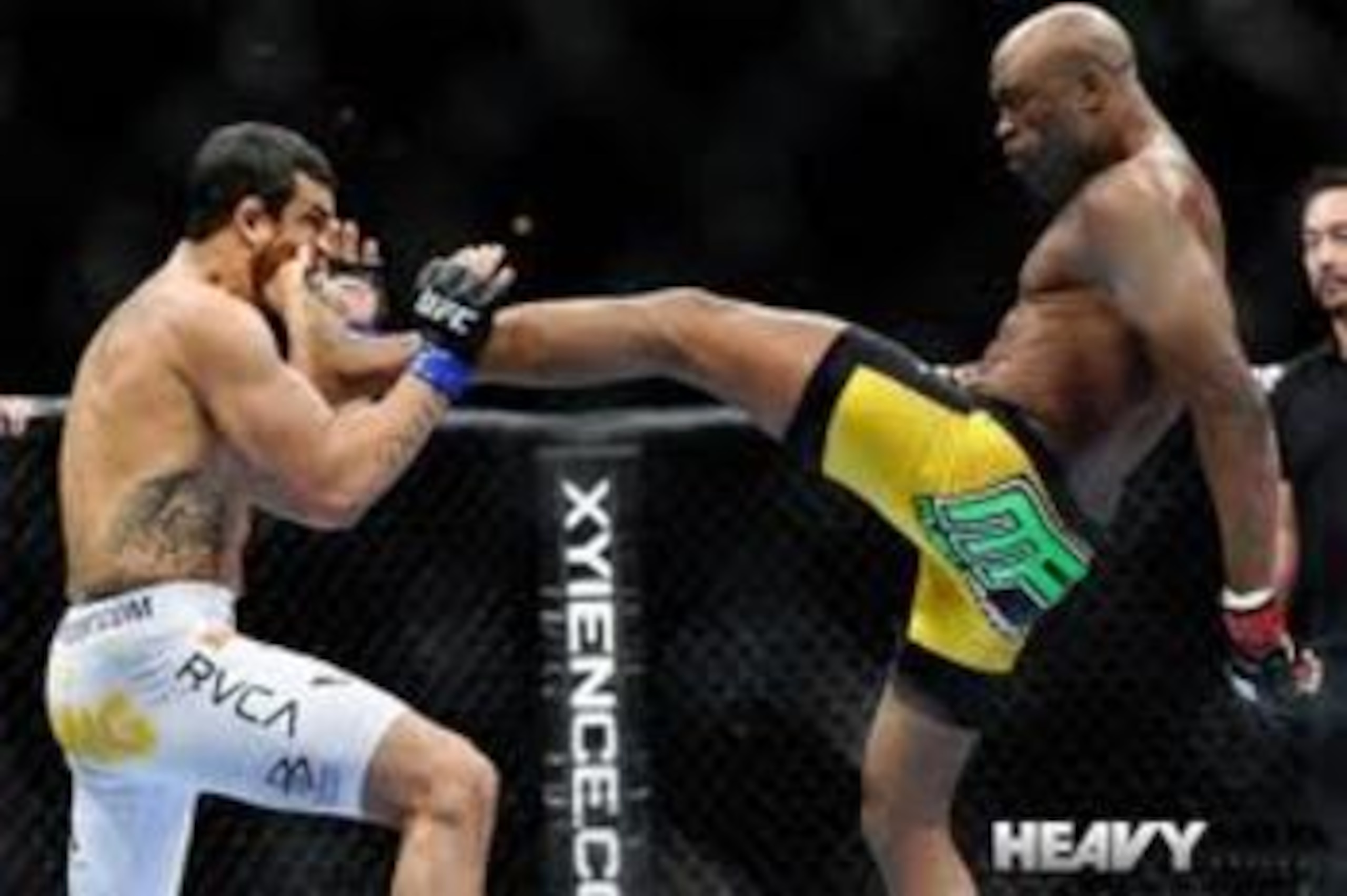 Anderson Silva knocking out Vitor Belfort with a vicious front kick