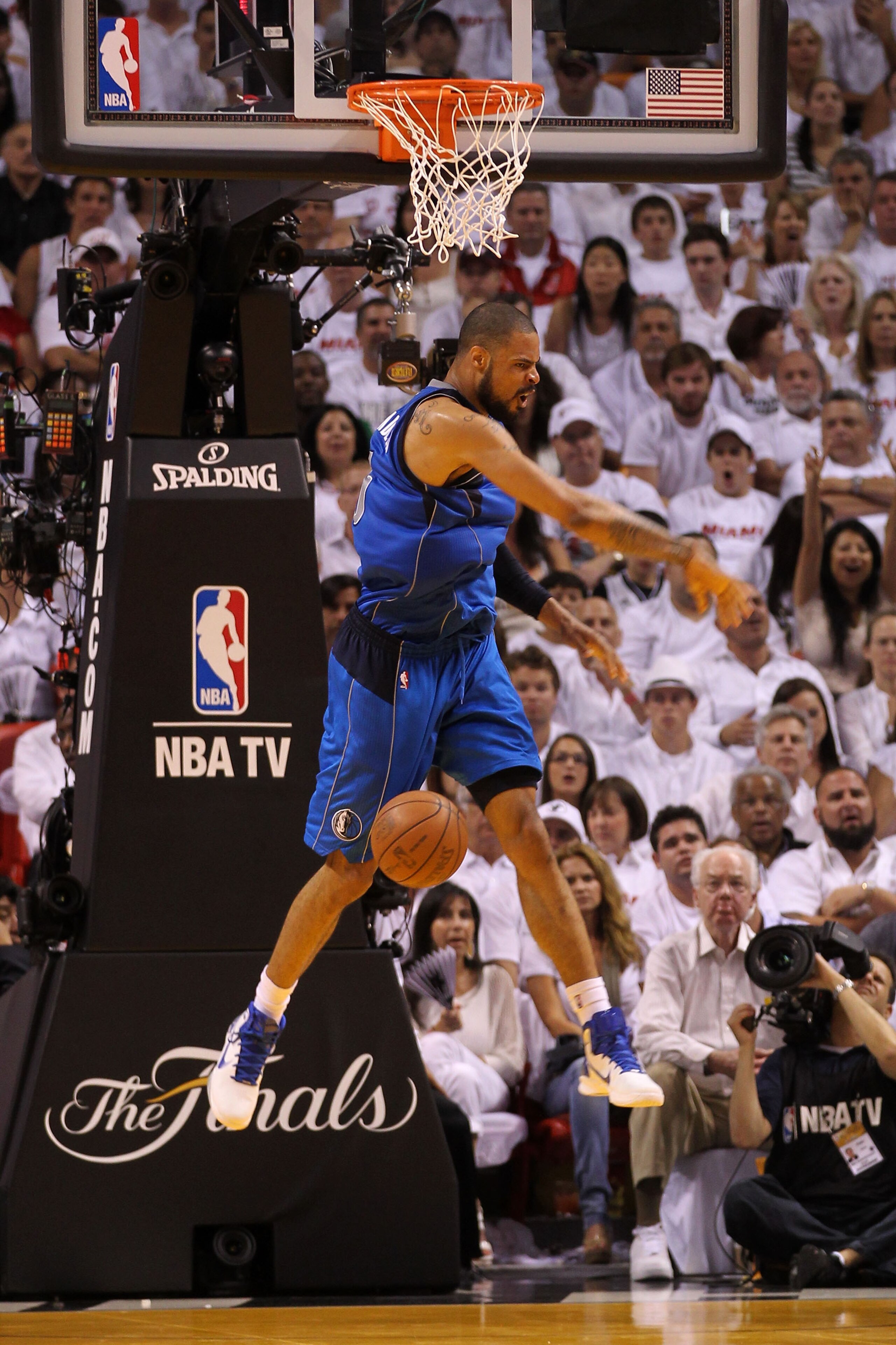 MIAMI, FL - MAY 31:  Tyson Chandler #6 of the Dallas Mavericks reacts after he dunked against the Miami Heat in Game One of the 2011 NBA Finals at American Airlines Arena on May 31, 2011 in Miami, Florida. NOTE TO USER: User expressly acknowledges and agr