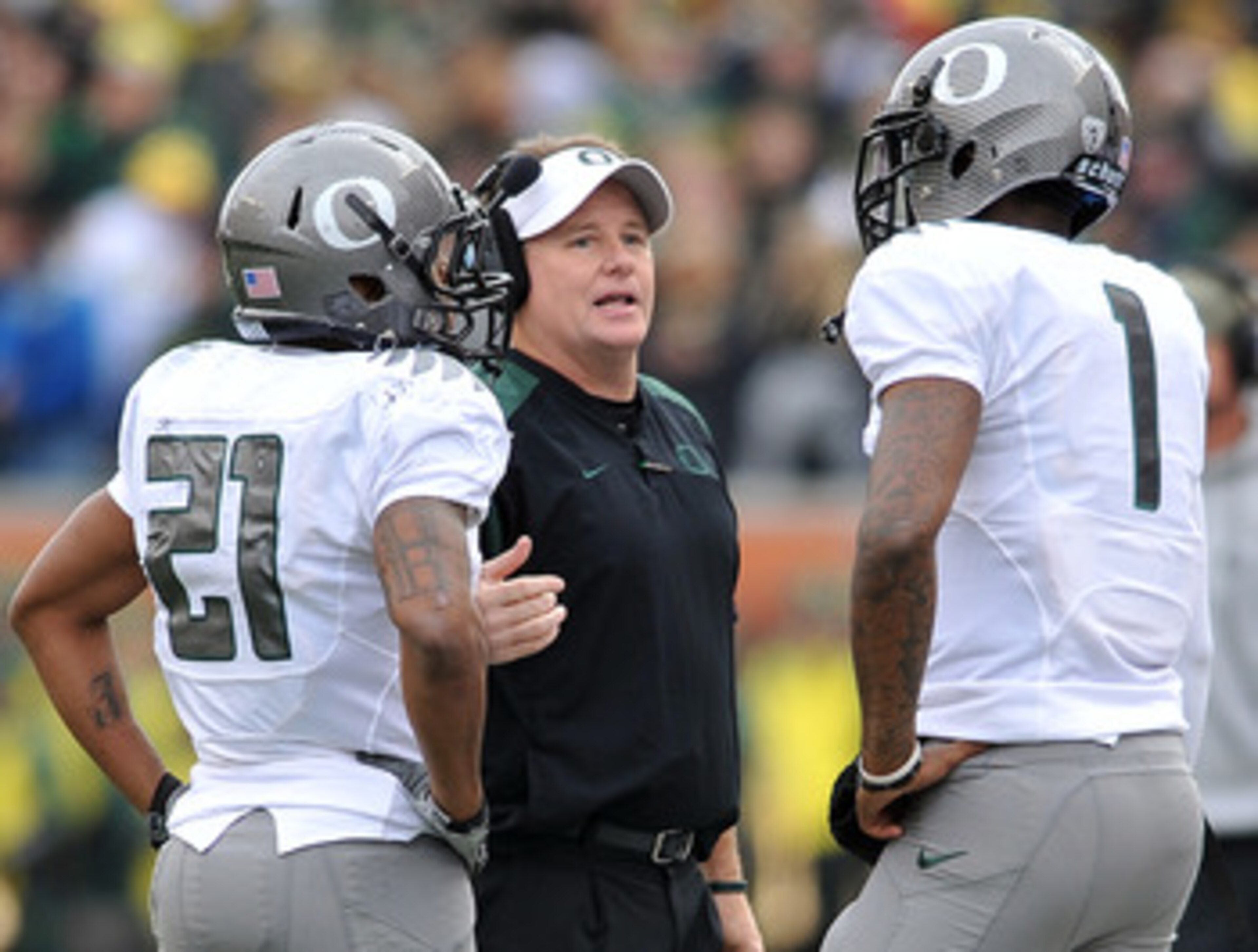 CORVALLIS, OR - DECEMBER 4: Head coach Chip Kelly speaks with quarterback Darron Thomas #1 and running back LaMichael James #21 of the Oregon Ducksin the second quarter of the game against the the Oregon State Beavers at Reser Stadium on December 4, 2010 