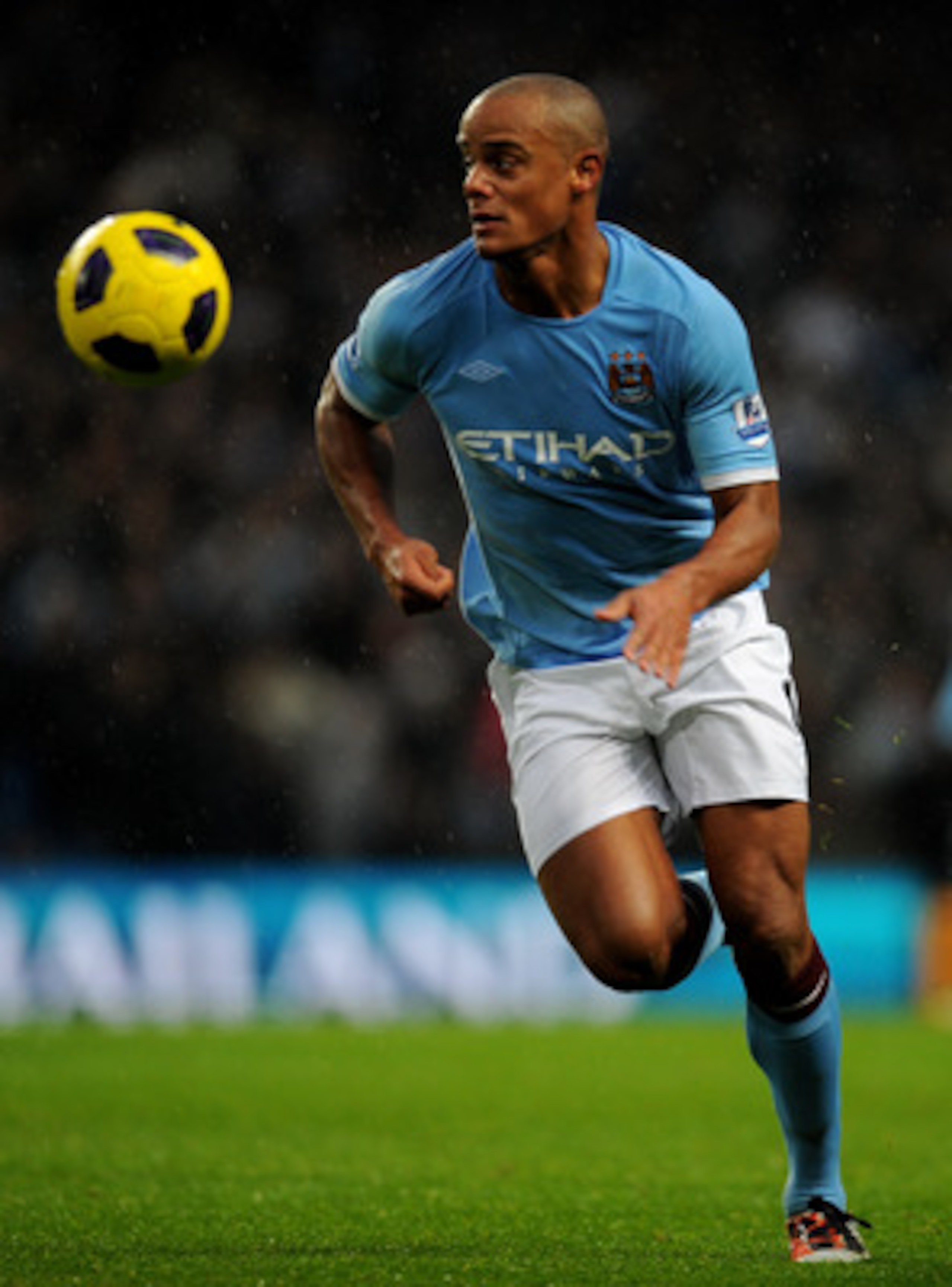 MANCHESTER, ENGLAND - DECEMBER 04: Vincent Kompany of Manchester City in action during the Barclays Premier League match between Manchester City and Bolton Wanderers at the City of Manchester Stadium on December 4, 2010 in Manchester, England. (Photo b MANCHESTER, ENGLAND - DECEMBER 04: Vincent Kompany of Manchester City in action during the Barclays Premier League match between Manchester City and Bolton Wanderers at the City of Manchester Stadium on December 4, 2010 in Manchester, England. (Photo b