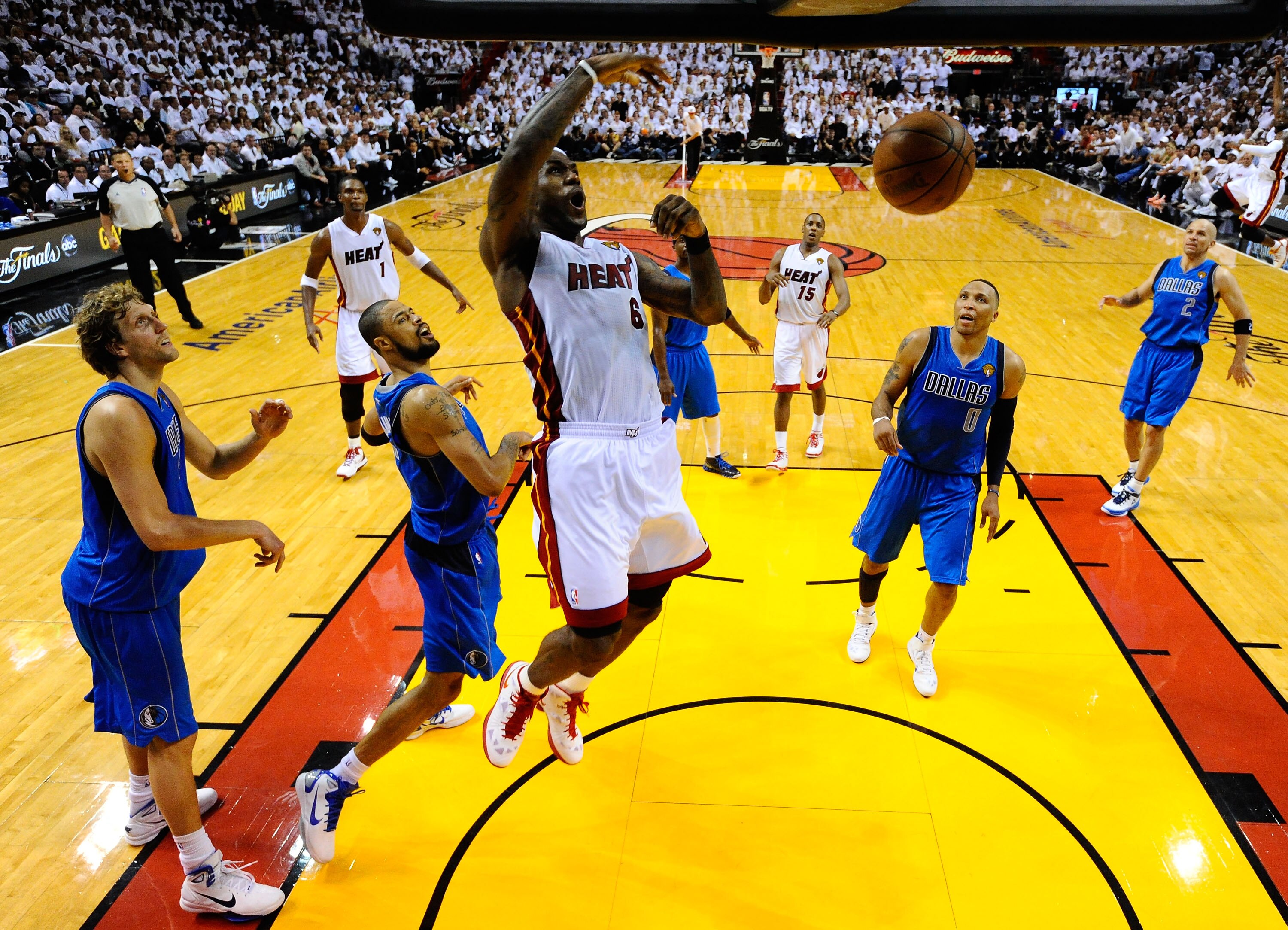 MIAMI, FL - MAY 31:  LeBron James #6 of the Miami Heat dunks against the Dallas Mavericks in Game One of the 2011 NBA Finals at American Airlines Arena on May 31, 2011 in Miami, Florida. NOTE TO USER: User expressly acknowledges and agrees that, by downlo
