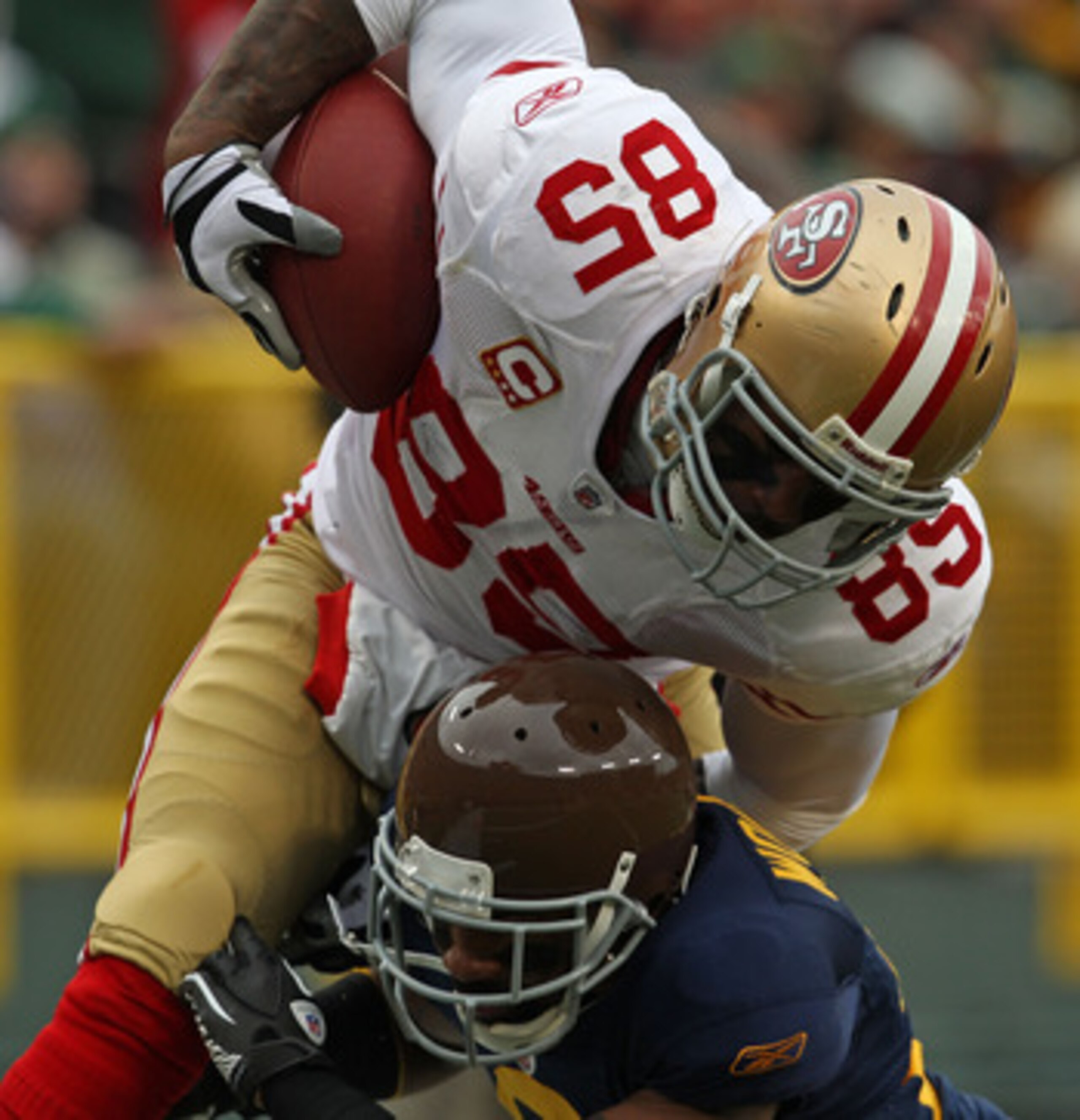 GREEN BAY, WI - DECEMBER 05: Vernon Davis #85 of the San Francisco 49ers is hit by Chales Woodson #21 of the Green Bay Packers at Lambeau Field on December 5, 2010 in Green Bay, Wisconsin. The Pacekrs defeated the 49ers 34-16. (Photo by Jonathan Daniel/Ge GREEN BAY, WI - DECEMBER 05: Vernon Davis #85 of the San Francisco 49ers is hit by Chales Woodson #21 of the Green Bay Packers at Lambeau Field on December 5, 2010 in Green Bay, Wisconsin. The Pacekrs defeated the 49ers 34-16. (Photo by Jonathan Daniel/Ge