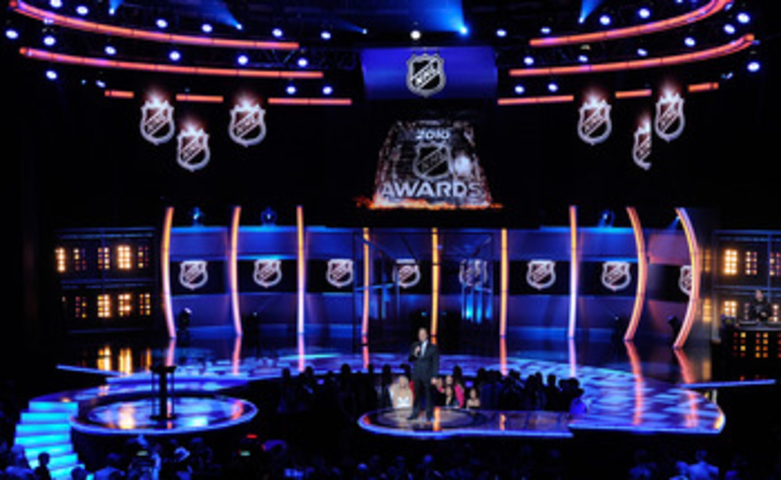 LAS VEGAS - JUNE 23:  Actor/comedian Jay Mohr hosts the 2010 NHL Awards at The Pearl concert theater at the Palms Casino Resort June 23, 2010 in Las Vegas, Nevada.  (Photo by Ethan Miller/Getty Images for NHLI)