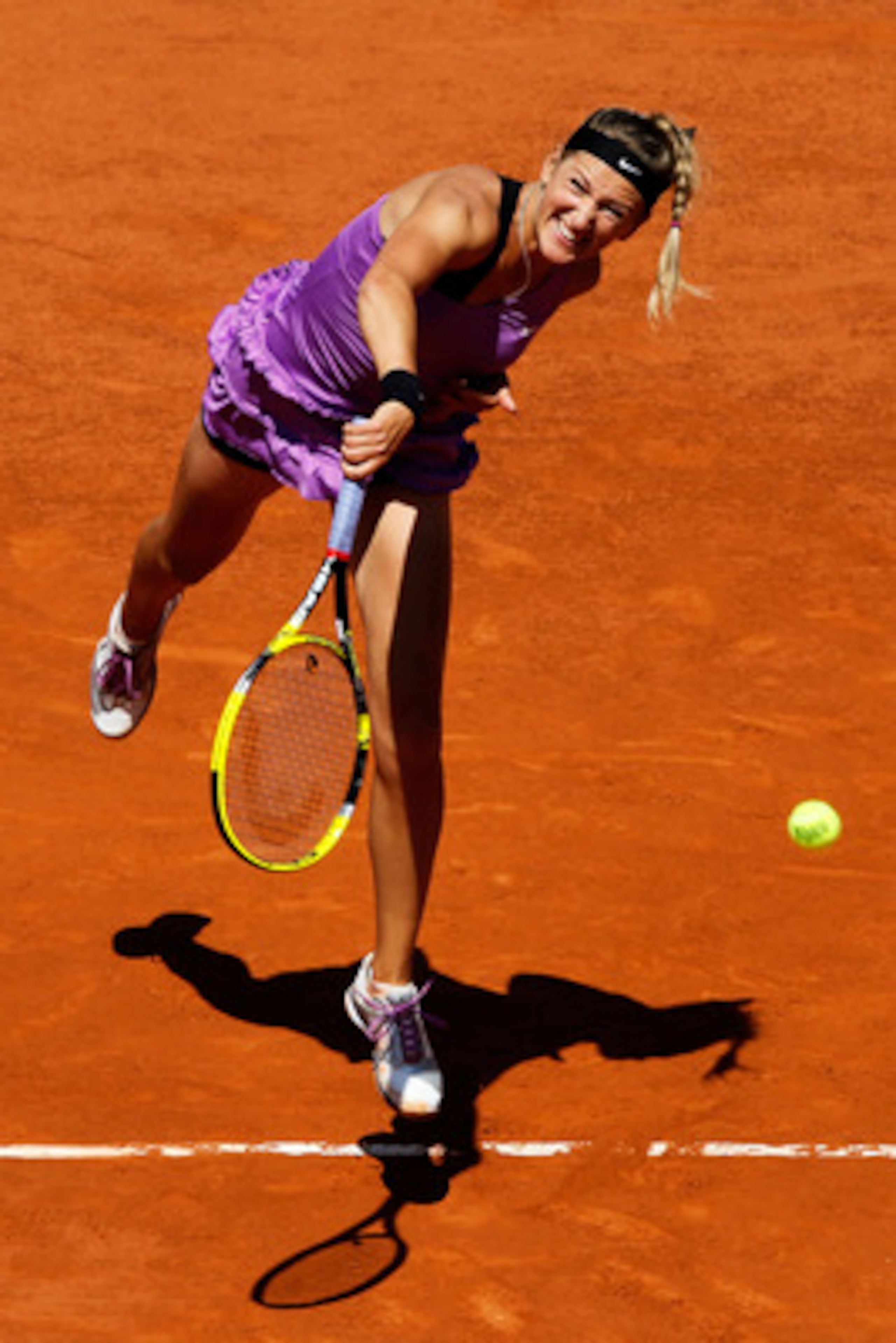 PARIS, FRANCE - JUNE 01: Victoria Azarenka of Belarus serves during the women's singles quarterfinal match between Na Li of China and Victoria Azarenka of Belarus on day eleven of the French Open at Roland Garros on June 1, 2011 in Paris, France. (Photo PARIS, FRANCE - JUNE 01: Victoria Azarenka of Belarus serves during the women's singles quarterfinal match between Na Li of China and Victoria Azarenka of Belarus on day eleven of the French Open at Roland Garros on June 1, 2011 in Paris, France. (Photo