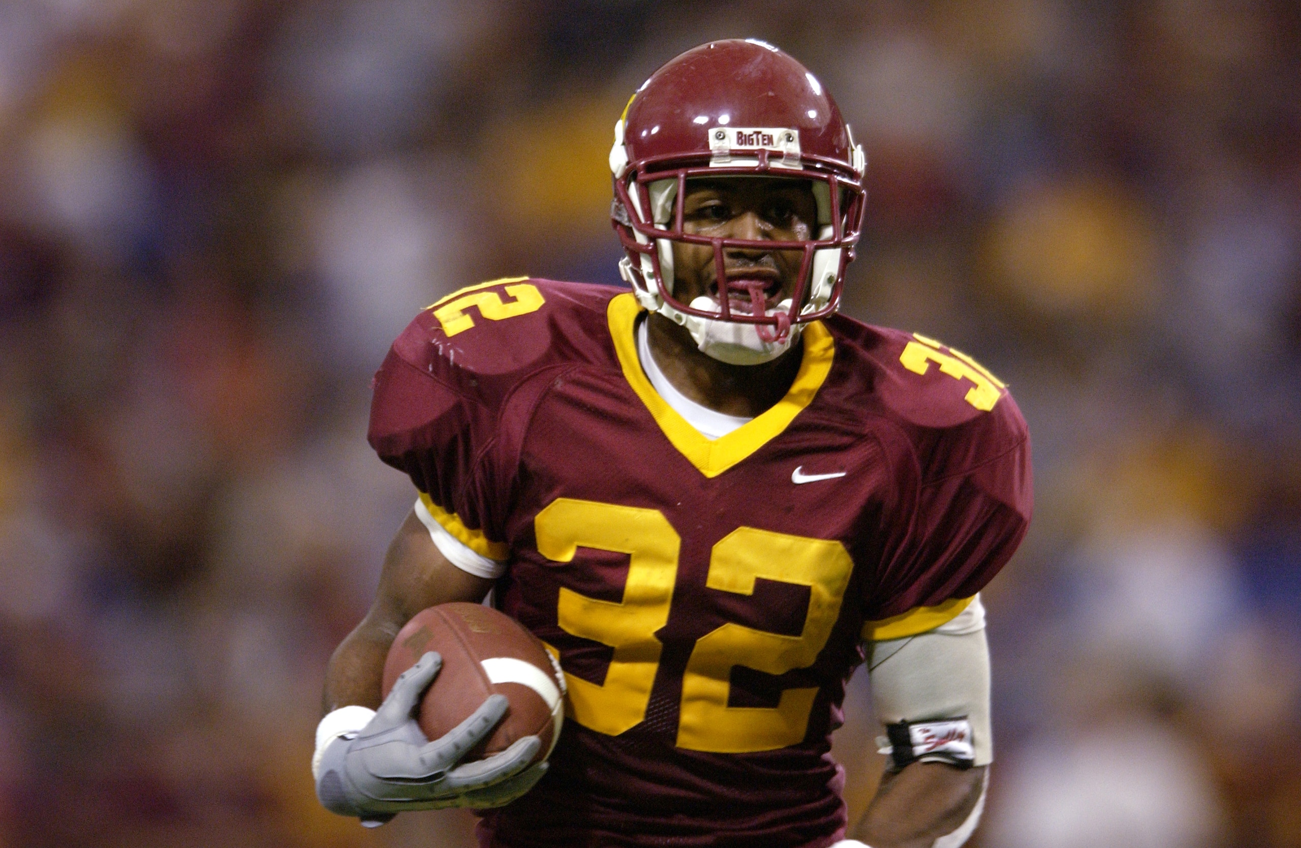 20 Oct 2001: Tellis Redmon of Minnesota carries the ball against Michigan State during the game at Hubert H. Humphrey Metrodome in Minneapolis, Minnesota. The Minnesota Gophers won 28-19. DIGITAL IMAGE. Mandatory Credit: Elsa/Allsport 20 Oct 2001: Tellis Redmon of Minnesota carries the ball against Michigan State during the game at Hubert H. Humphrey Metrodome in Minneapolis, Minnesota. The Minnesota Gophers won 28-19. DIGITAL IMAGE. Mandatory Credit: Elsa/Allsport