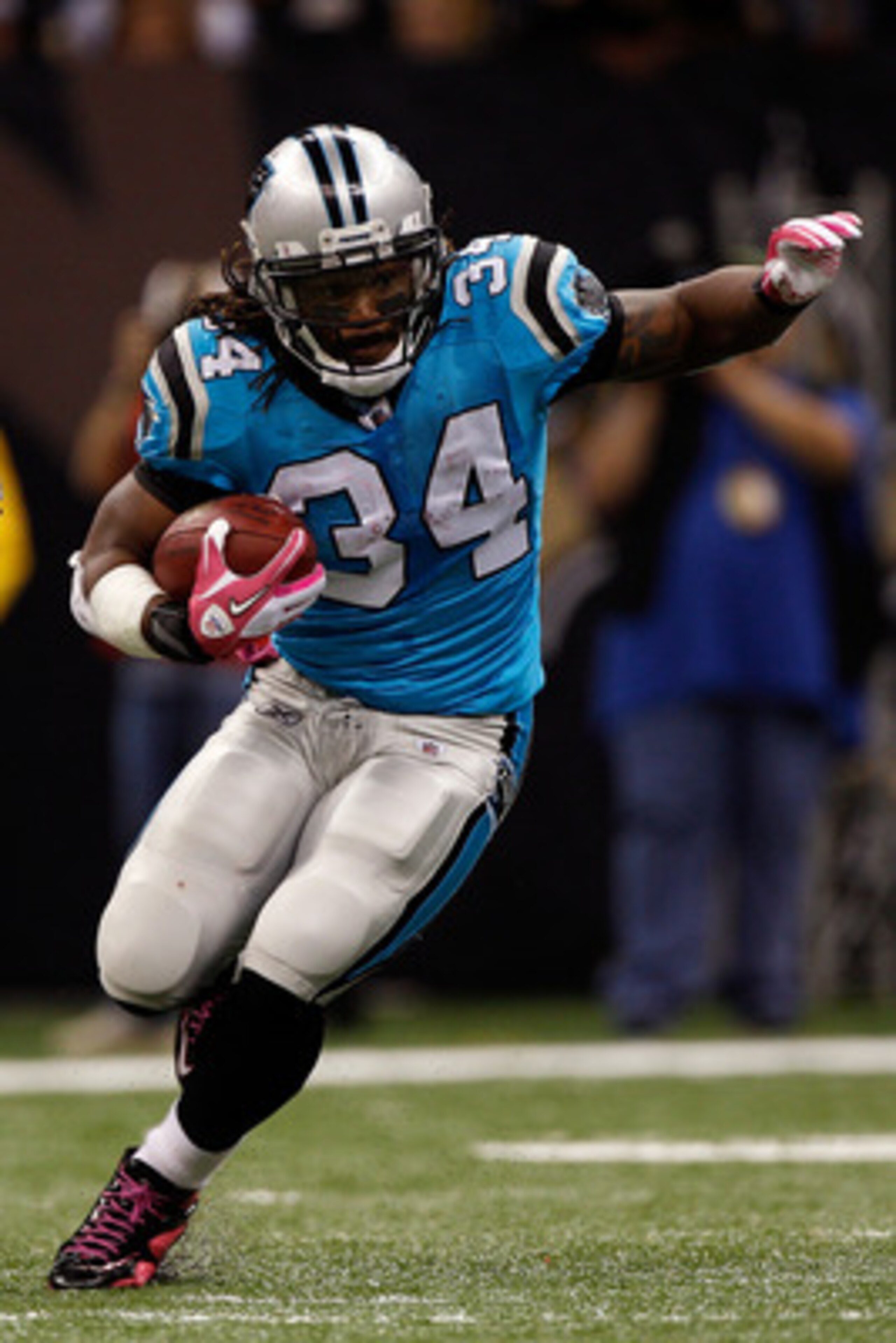 NEW ORLEANS - OCTOBER 03: DeAngelo Williams #34 of the Carolina Panthers in action during the game against the New Orleans Saints at the Louisiana Superdome on October 3, 2010 in New Orleans, Louisiana. (Photo by Chris Graythen/Getty Images) NEW ORLEANS - OCTOBER 03: DeAngelo Williams #34 of the Carolina Panthers in action during the game against the New Orleans Saints at the Louisiana Superdome on October 3, 2010 in New Orleans, Louisiana. (Photo by Chris Graythen/Getty Images)