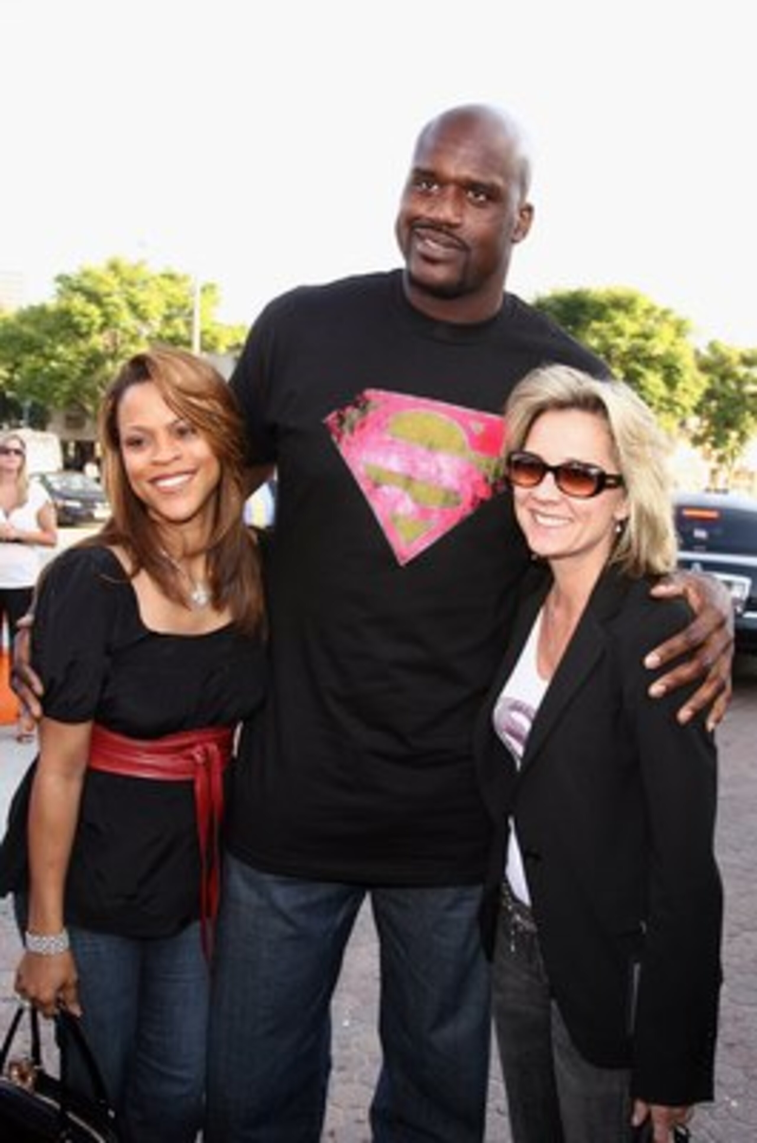 WESTWOOD, CA - JUNE 21:  (L-R) Shaunie Nelson, Basketball player Shaquille O'Neal (#32 of the Miami Heat) and President of Marketing for Warner Bros. Dawn Taubin arrive at the Warner Bros. premiere of 'Superman Returns' held at the Mann Village Theater on