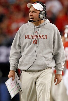 ARLINGTON, TX - DECEMBER 04:  Head coach Bo Pelini of the Nebraska Cornhuskers leads his team against the Oklahoma Sooners at Cowboys Stadium on December 4, 2010 in Arlington, Texas. The Sooners beat the Cornhuskers 23-20.  (Photo by Tom Pennington/Getty 