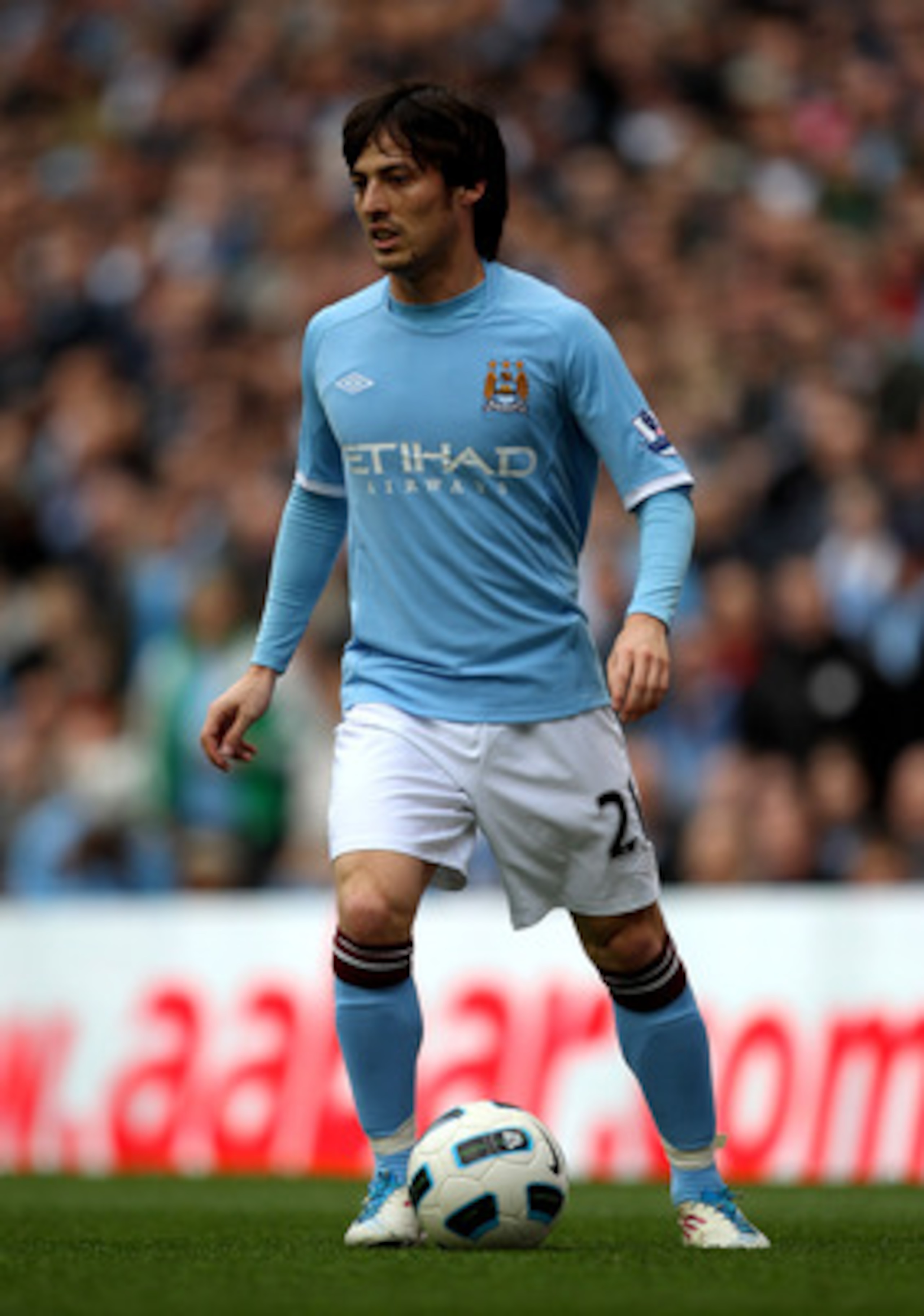 MANCHESTER, ENGLAND - APRIL 03: David Silva of Manchester City in action during the Barclays Premier League match between Manchester City and Sunderland at the City of Manchester Stadium on April 3, 2011 in Manchester, England. (Photo by Alex Livesey/G MANCHESTER, ENGLAND - APRIL 03: David Silva of Manchester City in action during the Barclays Premier League match between Manchester City and Sunderland at the City of Manchester Stadium on April 3, 2011 in Manchester, England. (Photo by Alex Livesey/G