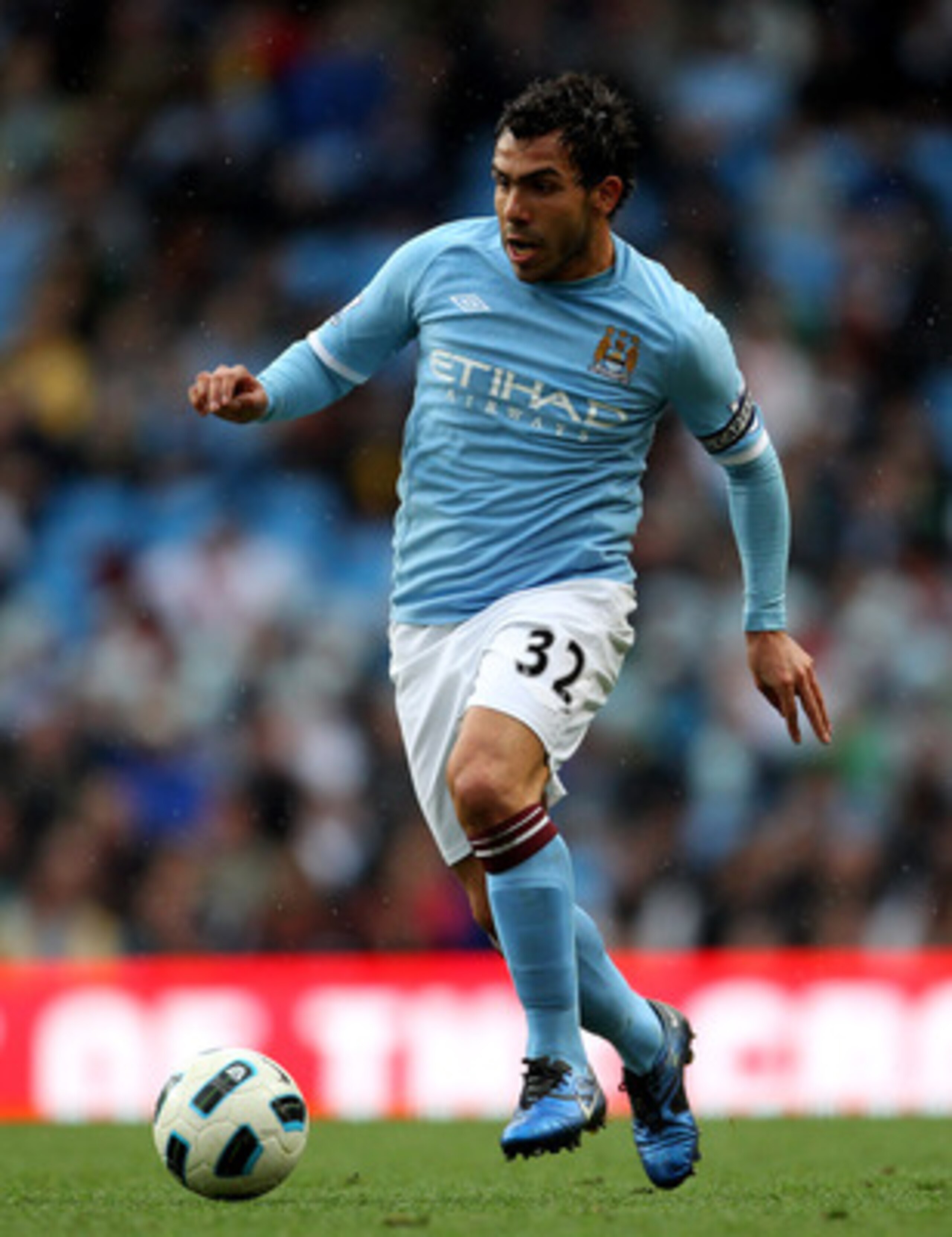 MANCHESTER, ENGLAND - APRIL 03: Carlos Tevez of Manchester City in action during the Barclays Premier League match between Manchester City and Sunderland at the City of Manchester Stadium on April 3, 2011 in Manchester, England. (Photo by Alex Livesey/G MANCHESTER, ENGLAND - APRIL 03: Carlos Tevez of Manchester City in action during the Barclays Premier League match between Manchester City and Sunderland at the City of Manchester Stadium on April 3, 2011 in Manchester, England. (Photo by Alex Livesey/G