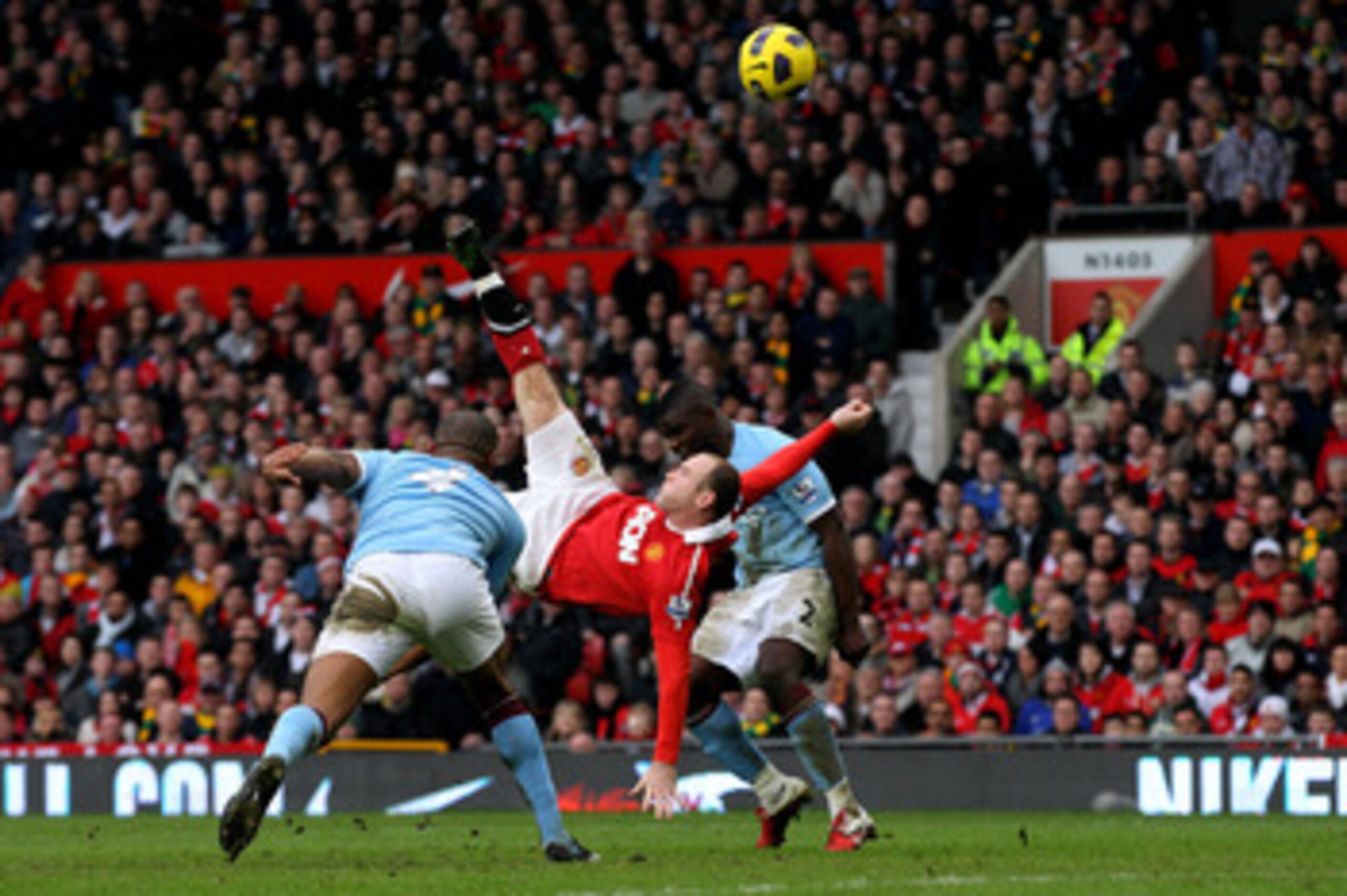 MANCHESTER, ENGLAND - FEBRUARY 12: Wayne Rooney of Manchester United scores a goal from an overhead kick during the Barclays Premier League match between Manchester United and Manchester City at Old Trafford on February 12, 2011 in Manchester, England. MANCHESTER, ENGLAND - FEBRUARY 12: Wayne Rooney of Manchester United scores a goal from an overhead kick during the Barclays Premier League match between Manchester United and Manchester City at Old Trafford on February 12, 2011 in Manchester, England.