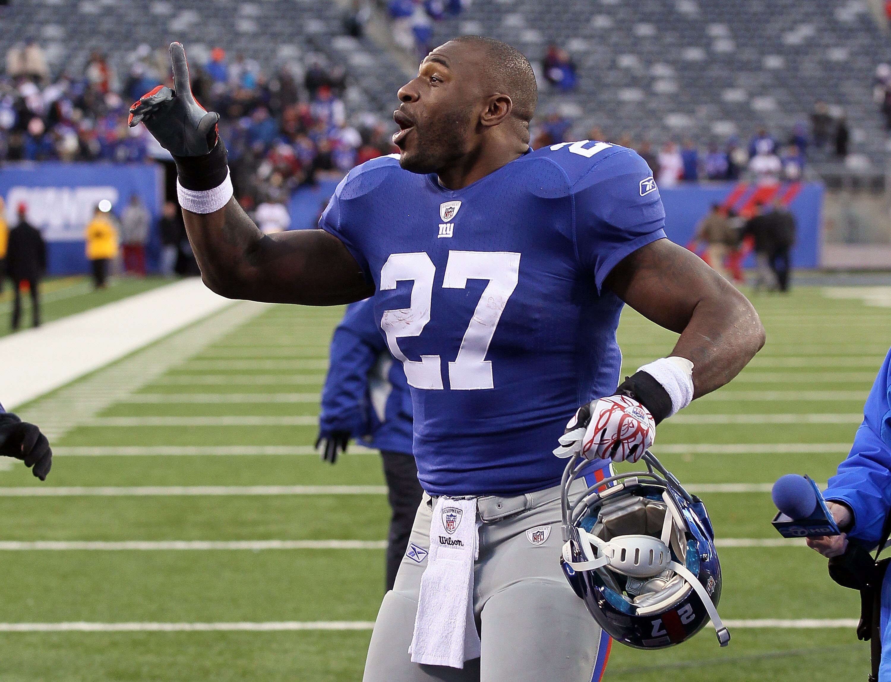 EAST RUTHERFORD, NJ - DECEMBER 05:  Brandon Jacobs #27 of the New York Giants celebrates after defeating the Washington Redskins on December 5, 2010 at the New Meadowlands Stadium in East Rutherford, New Jersey. The Giants defeated the Redskins 31-7.  (Ph