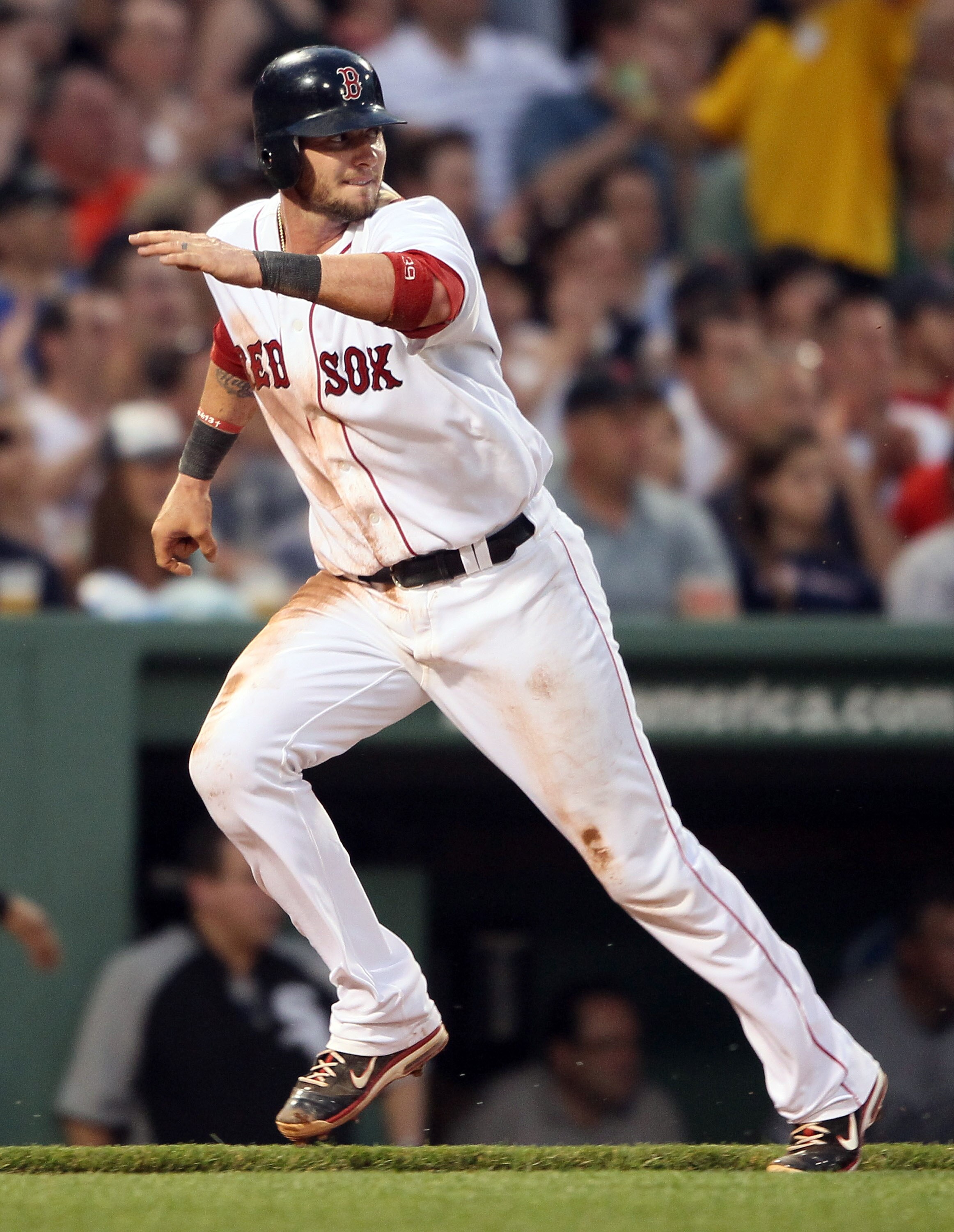 BOSTON, MA - MAY 30:  Jarrod Saltalamacchia #39 of the Boston Red Sox heads for home on a single from teammate Dustin Pedroia in the third inning against the Chicago White Sox on May 30, 2011 at Fenway Park in Boston, Massachusetts.  (Photo by Elsa/Getty