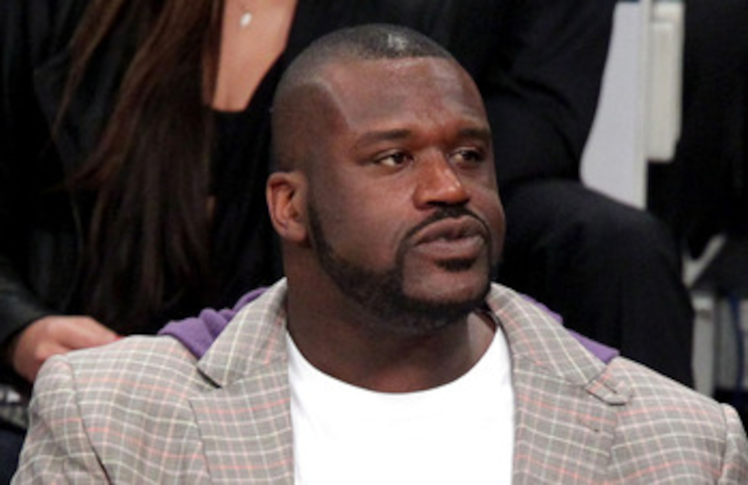LOS ANGELES, CA - FEBRUARY 18:  Shaquille O'Neal #32 of the Phoenix Suns is congratualted by his teammate Steve Nash #13 and Grant Hill #33 during the basketball game against the Los Angeles Clippers during the second quarter at the Staples Center on Febr