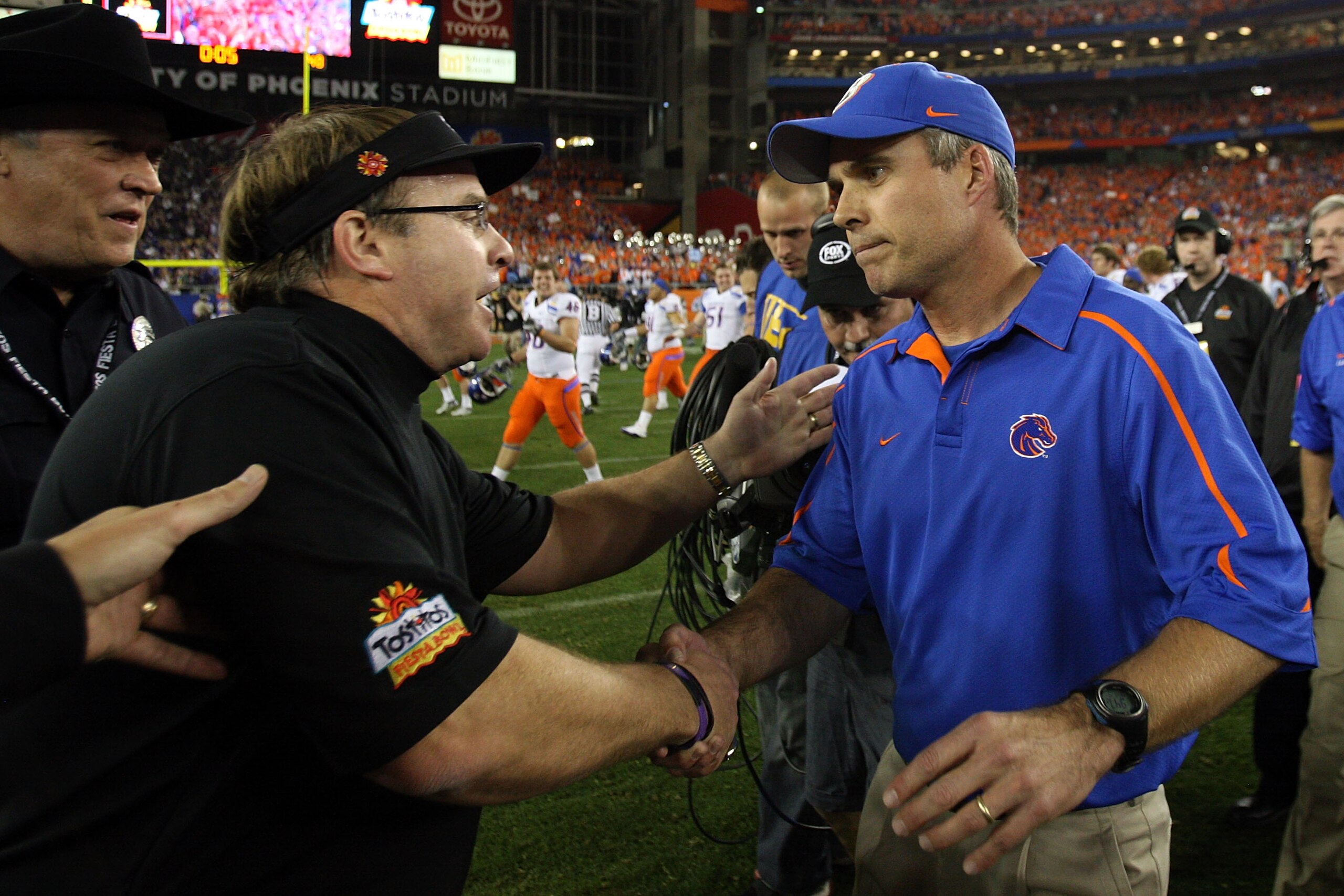 GLENDALE, AZ - JANUARY 04:  (R-L) Head coach Chris Petersen of the Boise State Broncos shakes hands with head coach Gary Patterson of the TCU Horned Frogs after the Broncos 17-10 victory in the Tostitos Fiesta Bowl at the Universtity of Phoenix Stadium on