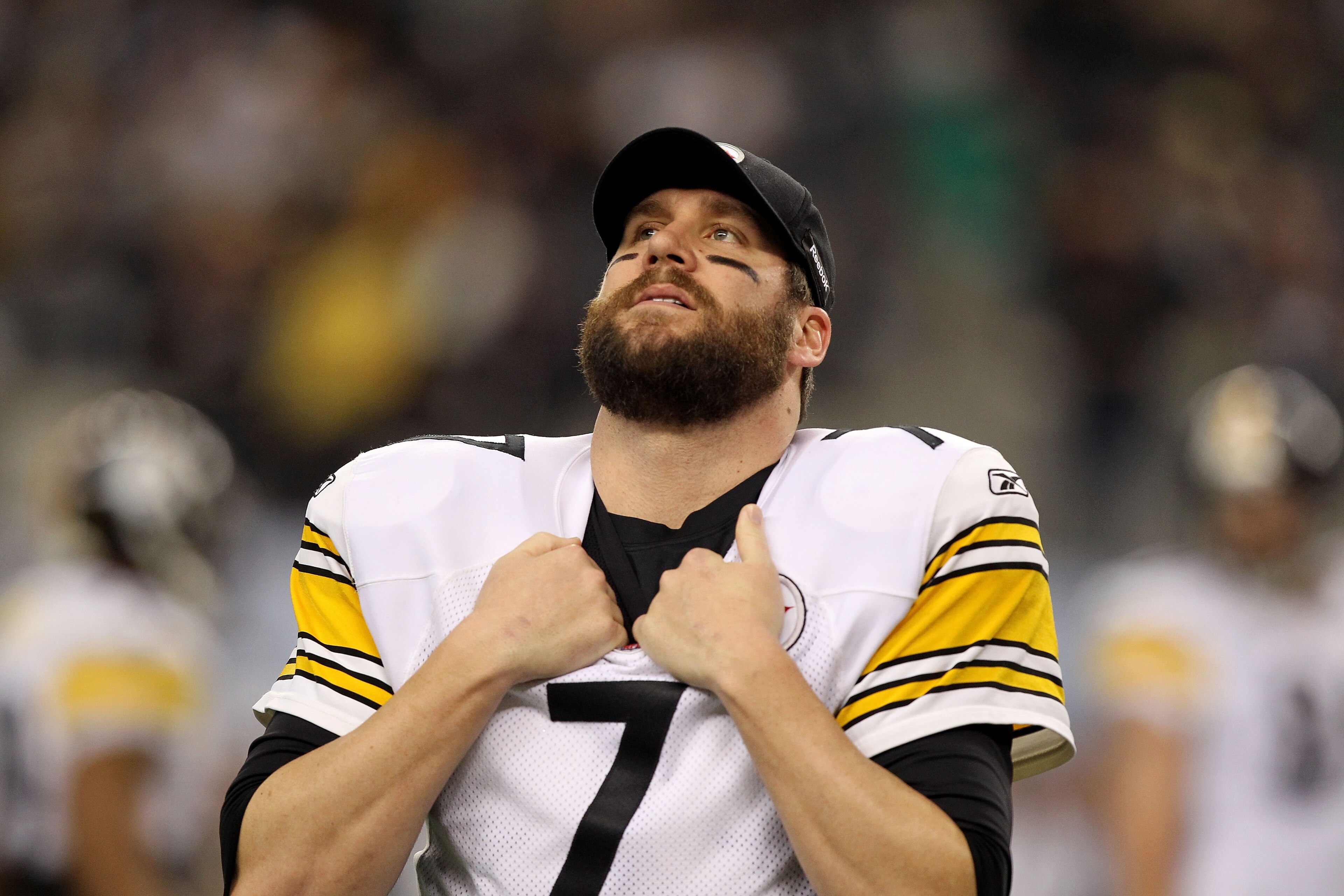 ARLINGTON, TX - FEBRUARY 06: Quarterback Ben Roethlisberger #7 of the Pittsburgh Steelers looks on against the Green Bay Packers during Super Bowl XLV at Cowboys Stadium on February 6, 2011 in Arlington, Texas. (Photo by Al Bello/Getty Images) ARLINGTON, TX - FEBRUARY 06: Quarterback Ben Roethlisberger #7 of the Pittsburgh Steelers looks on against the Green Bay Packers during Super Bowl XLV at Cowboys Stadium on February 6, 2011 in Arlington, Texas. (Photo by Al Bello/Getty Images)