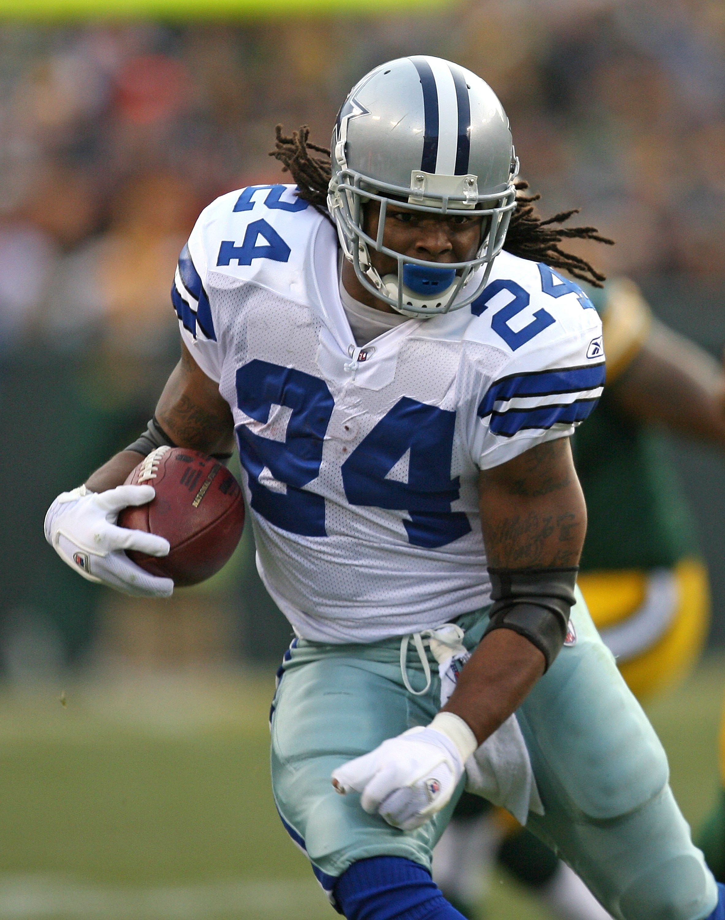 GREEN BAY, WI - NOVEMBER 15: Marion Barber #24 of the Dallas Cowboys runs against the Green Bay Packers at Lambeau Field on November 15, 2009 in Green Bay, Wisconsin. The Packers defeated the Cowboys 17-7. (Photo by Jonathan Daniel/Getty Images)